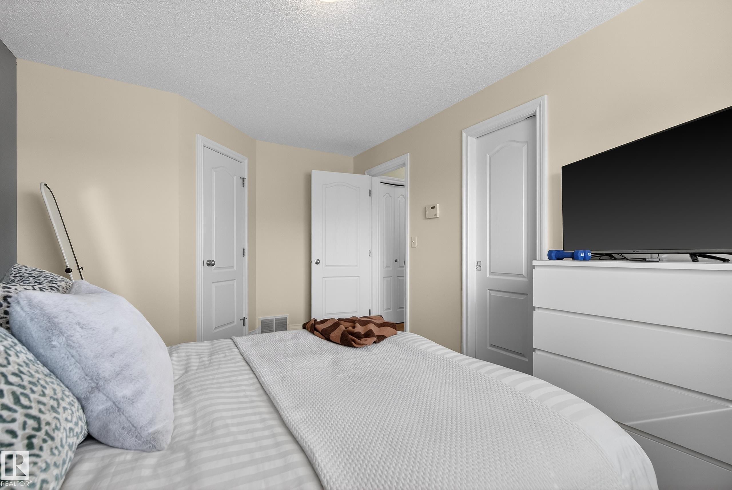 #88 12050 17 Av Sw, Edmonton, AB - Indoor Photo Showing Bedroom