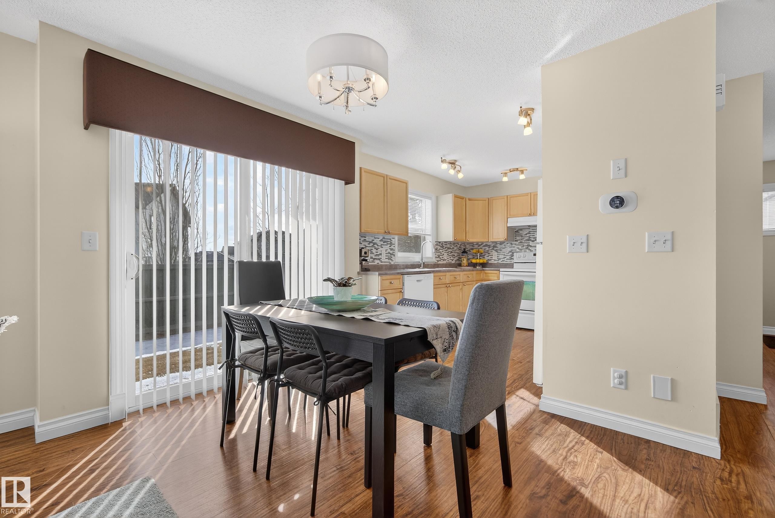 #88 12050 17 Av Sw, Edmonton, AB - Indoor Photo Showing Dining Room