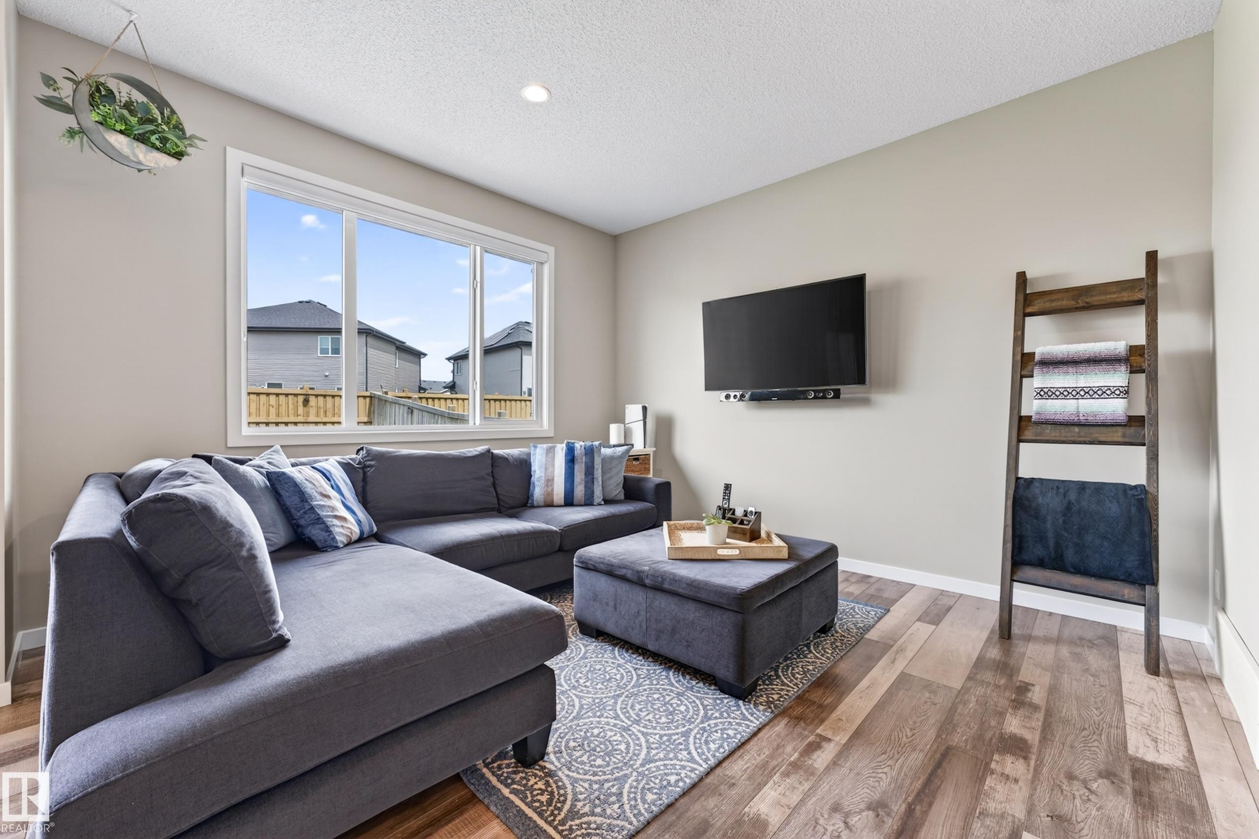 1243 Mcconachie Boulevard, Edmonton, AB - Indoor Photo Showing Living Room