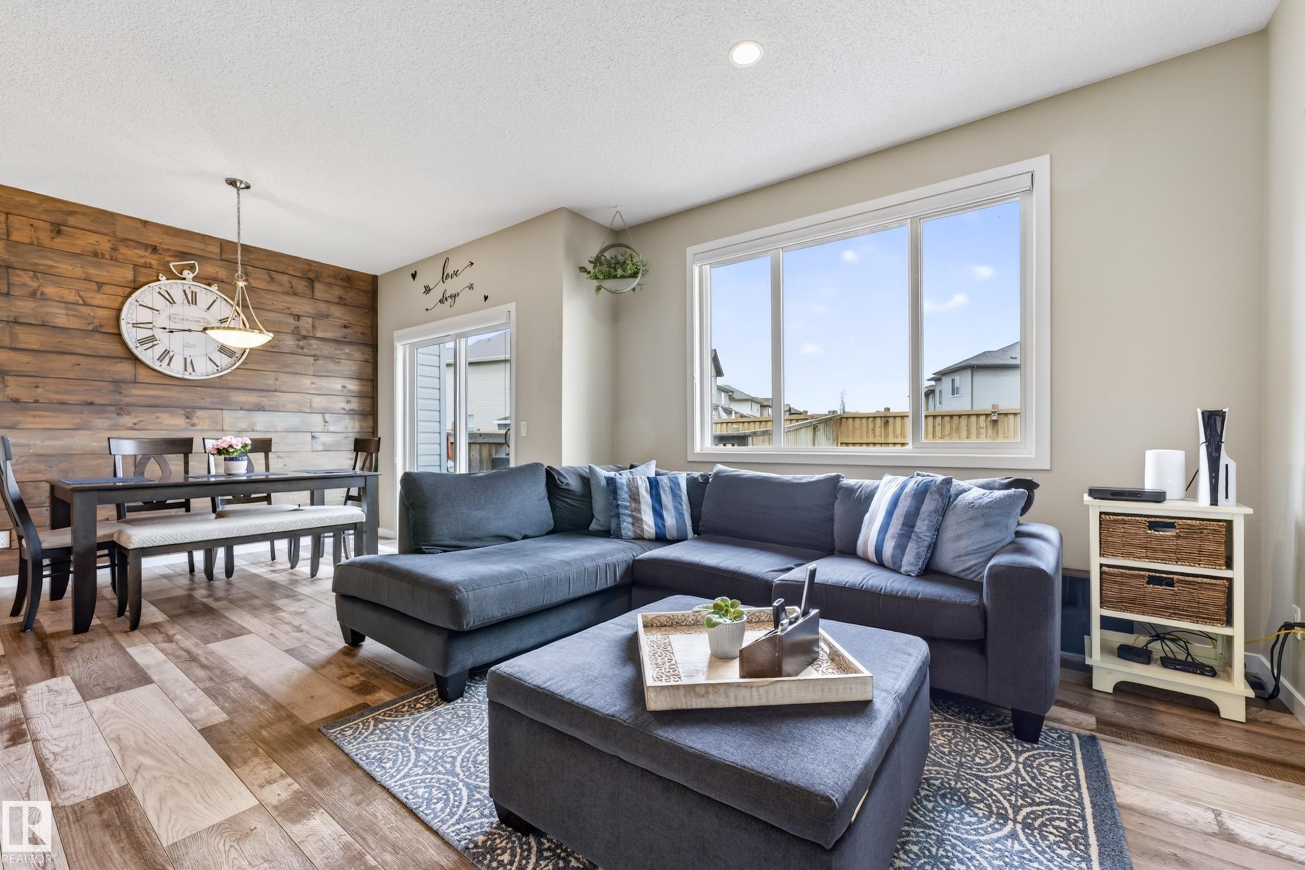 1243 Mcconachie Boulevard, Edmonton, AB - Indoor Photo Showing Living Room