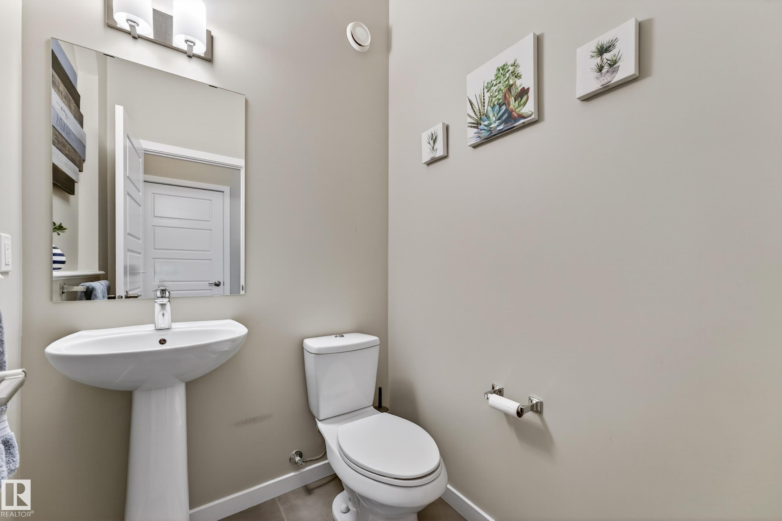 1243 Mcconachie Boulevard, Edmonton, AB - Indoor Photo Showing Bathroom