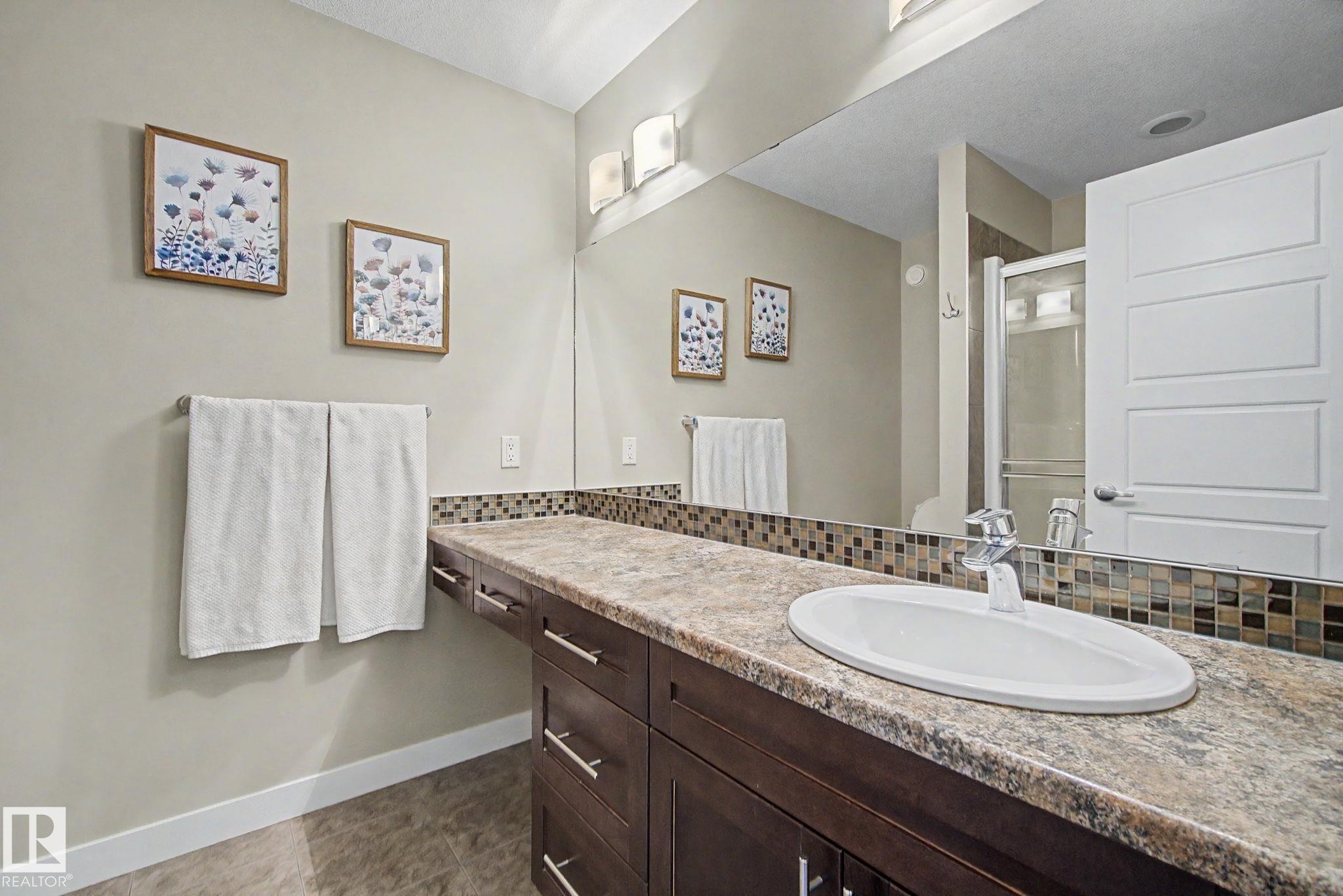 4207 Prowse Way, Edmonton, AB - Indoor Photo Showing Bathroom