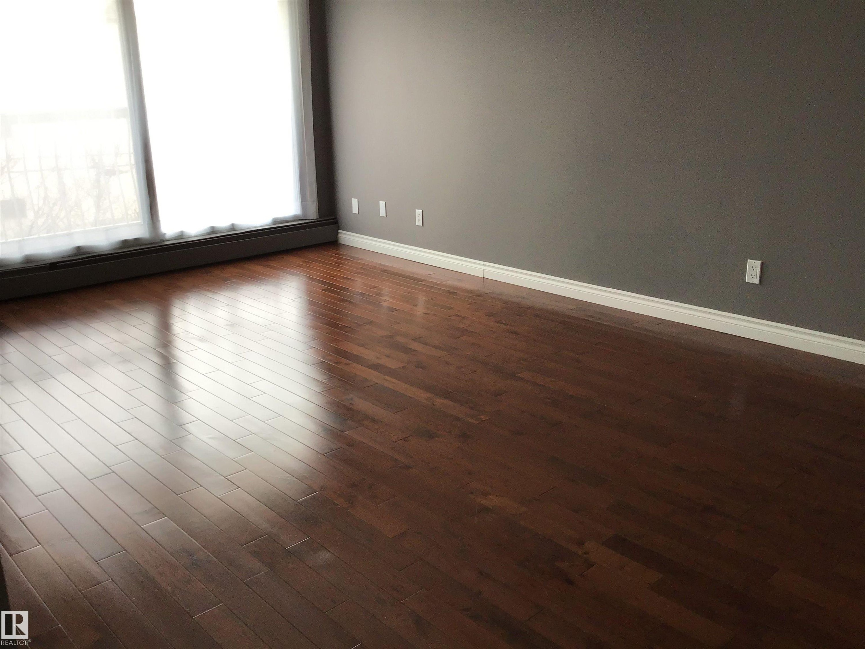 402 10625 83 Avenue, Edmonton, AB - Indoor Photo Showing Other Room