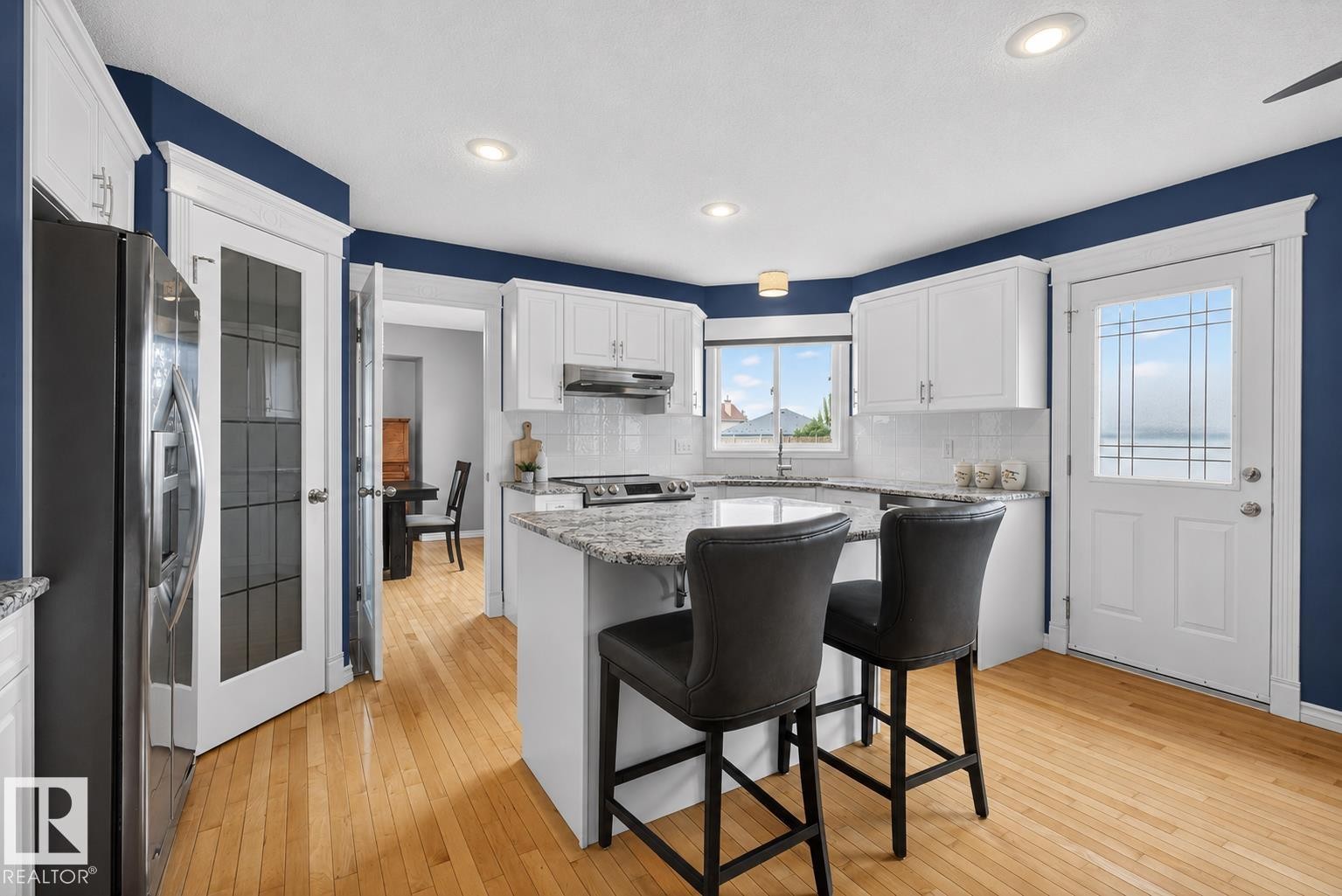 1358 118A Street, Edmonton, AB - Indoor Photo Showing Kitchen With Upgraded Kitchen
