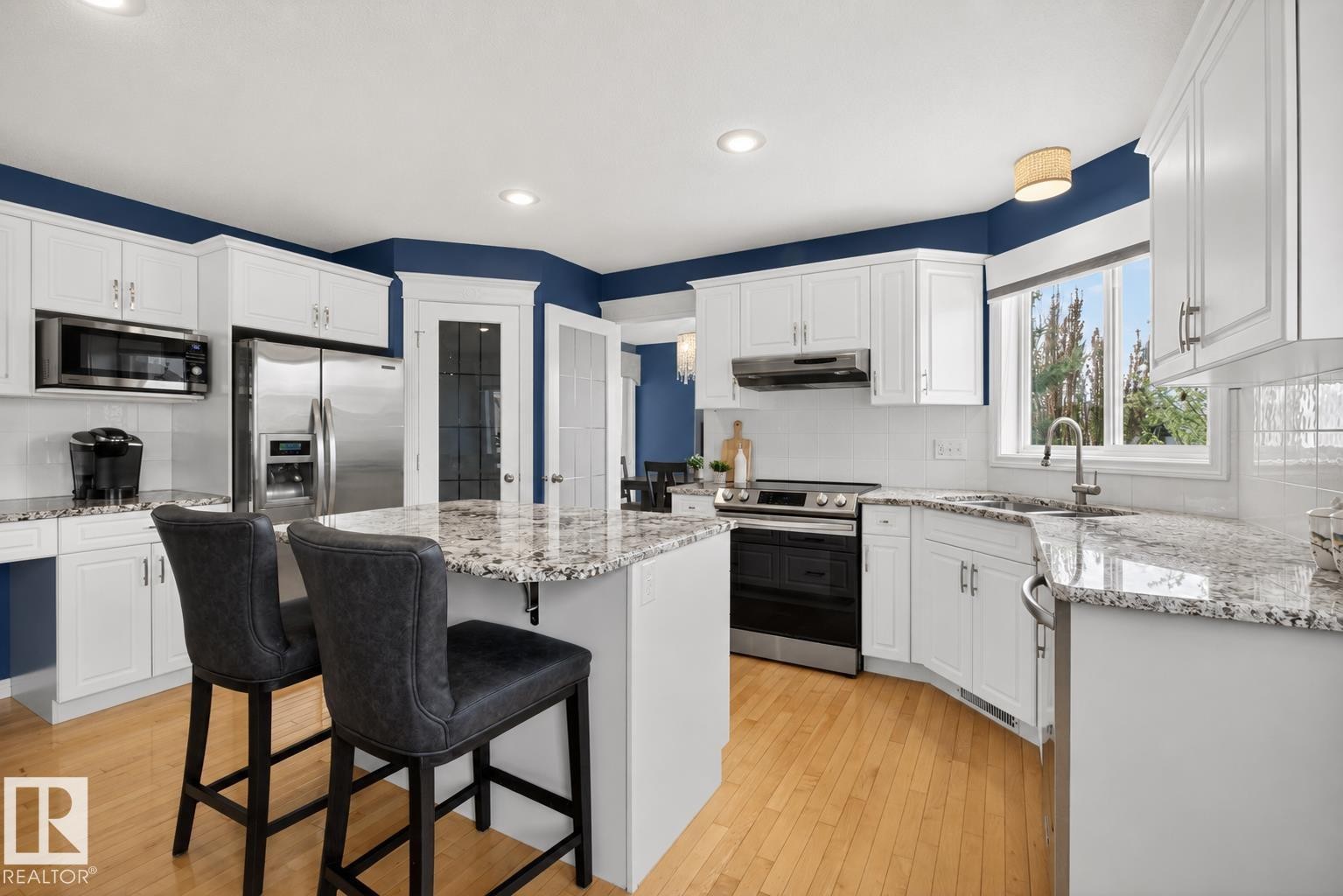 1358 118A Street, Edmonton, AB - Indoor Photo Showing Kitchen With Upgraded Kitchen