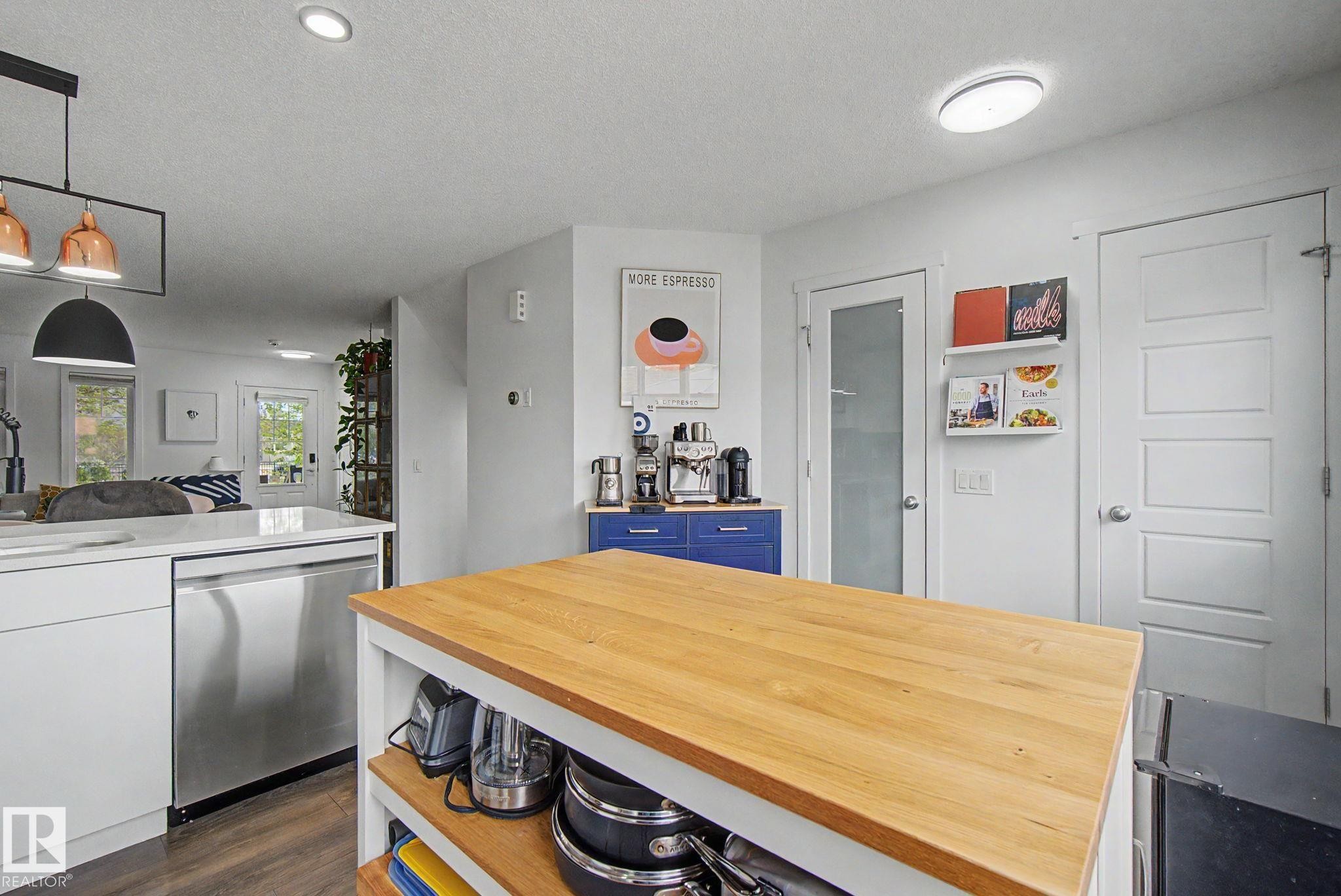 385 Orchards Boulevard, Edmonton, AB - Indoor Photo Showing Kitchen