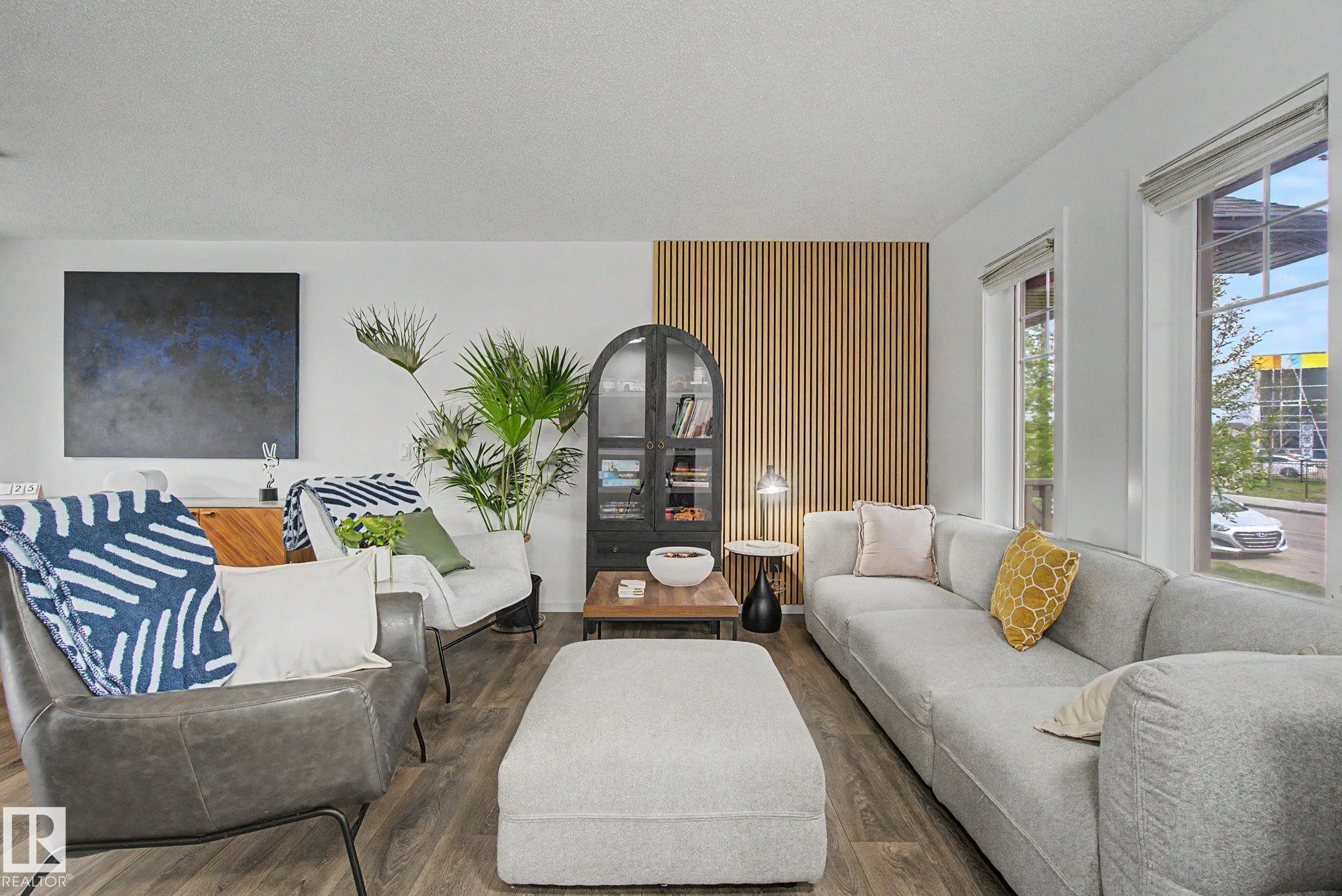 385 Orchards Boulevard, Edmonton, AB - Indoor Photo Showing Living Room