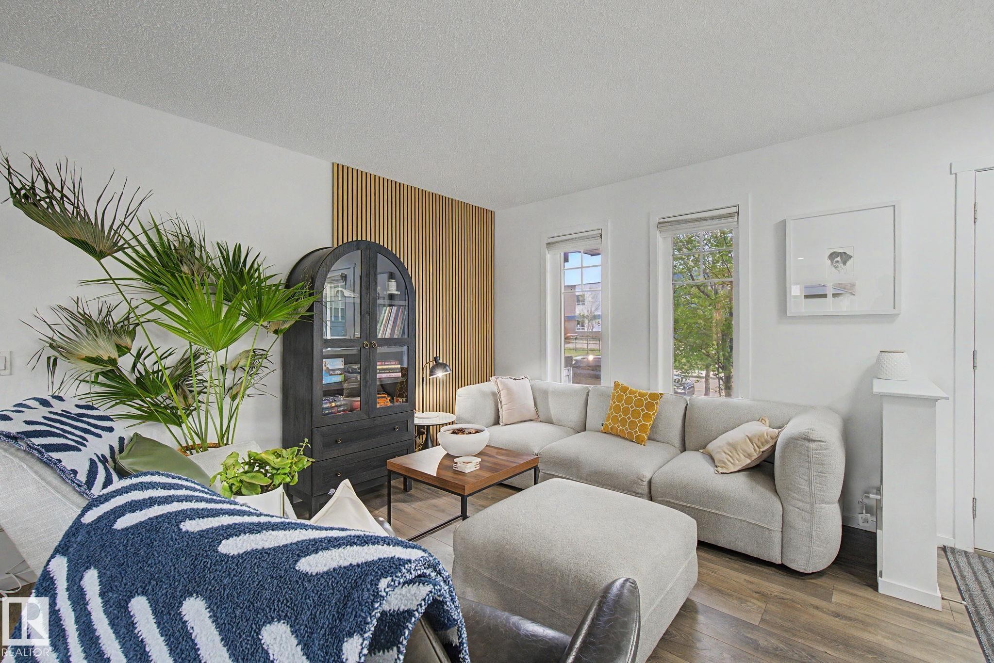 385 Orchards Boulevard, Edmonton, AB - Indoor Photo Showing Living Room