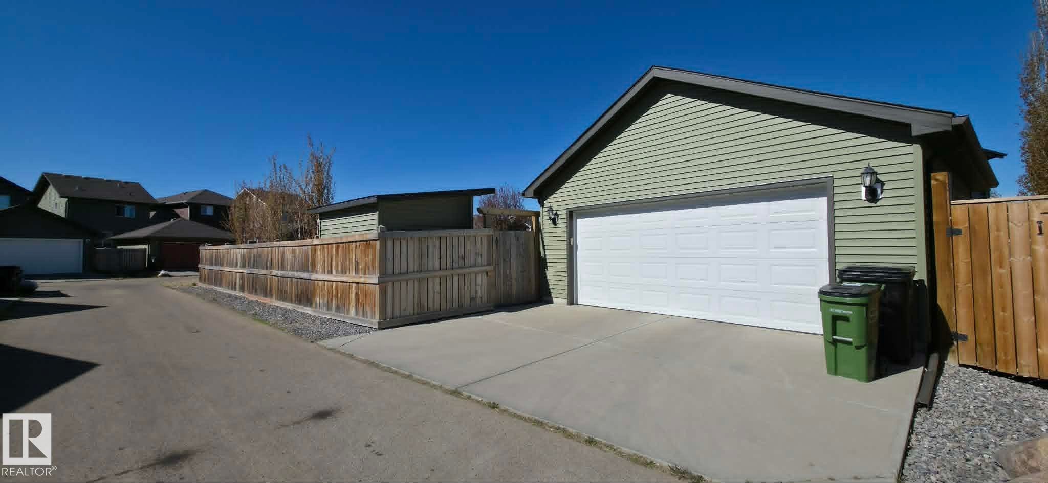 5422 Crabapple Loop, Edmonton, AB - Outdoor With Exterior