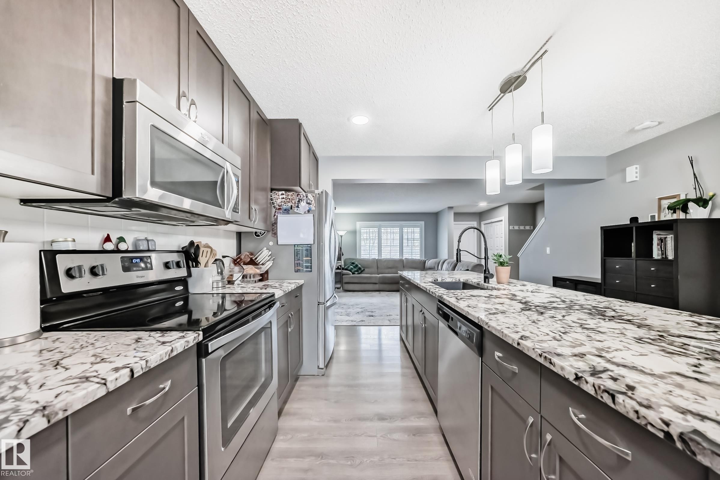 5422 Crabapple Loop, Edmonton, AB - Indoor Photo Showing Kitchen With Stainless Steel Kitchen With Upgraded Kitchen