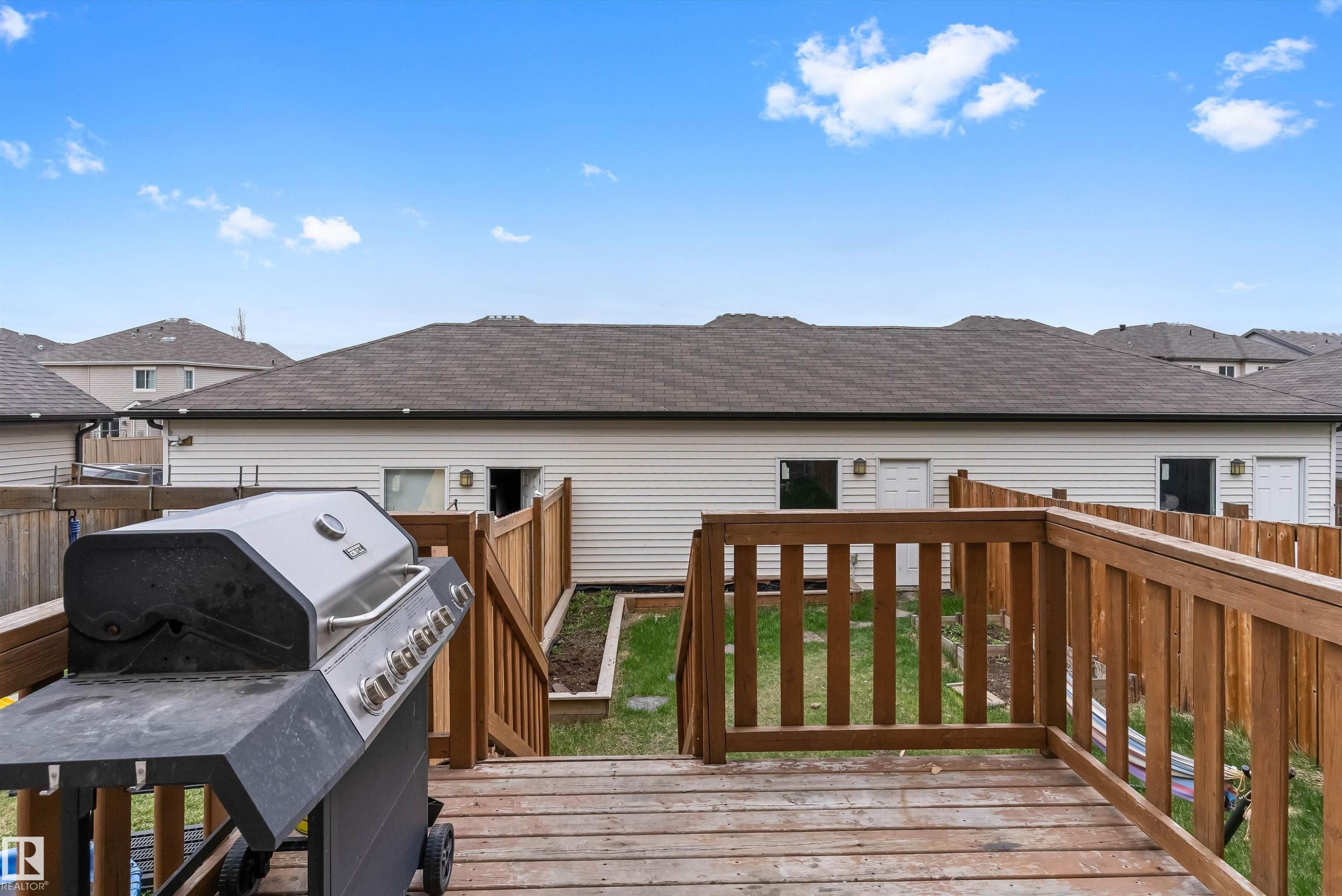 Wood-finish deck with railing overlooking a fenced yard - 336 Watt Boulevard, Edmonton, AB - Outdoor With Deck Patio Veranda