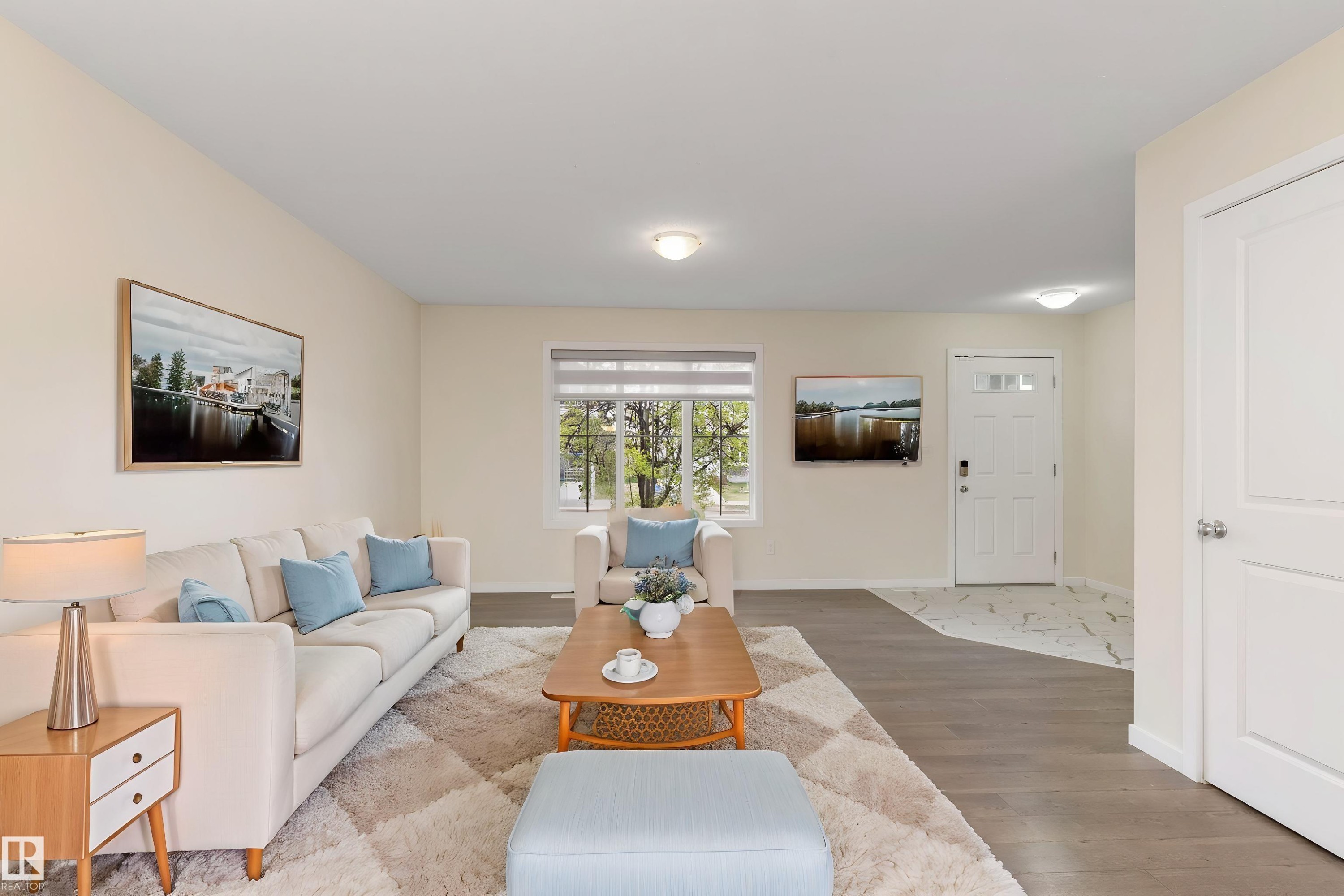 336 Watt Boulevard, Edmonton, AB - Indoor Photo Showing Living Room