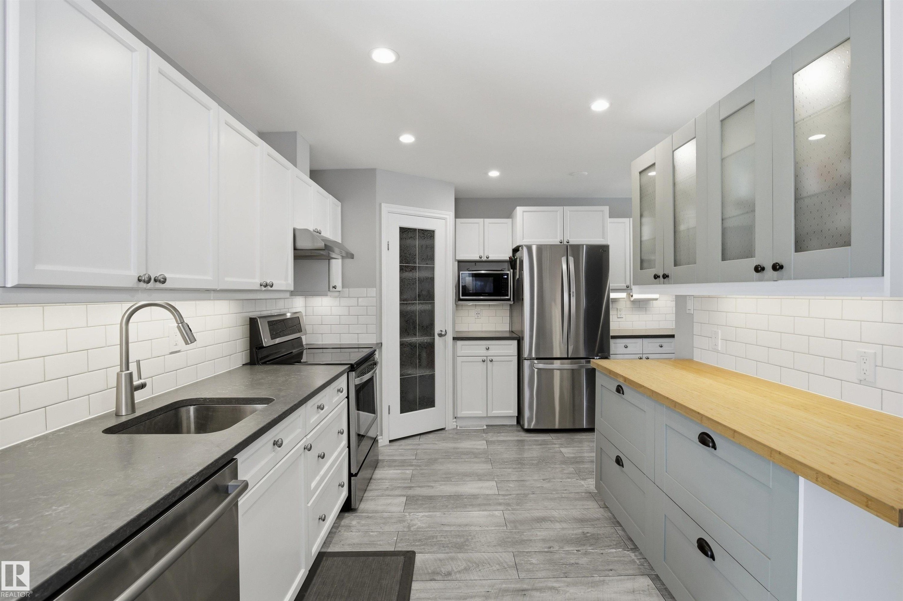10663 59 Street, Edmonton, AB - Indoor Photo Showing Kitchen With Upgraded Kitchen