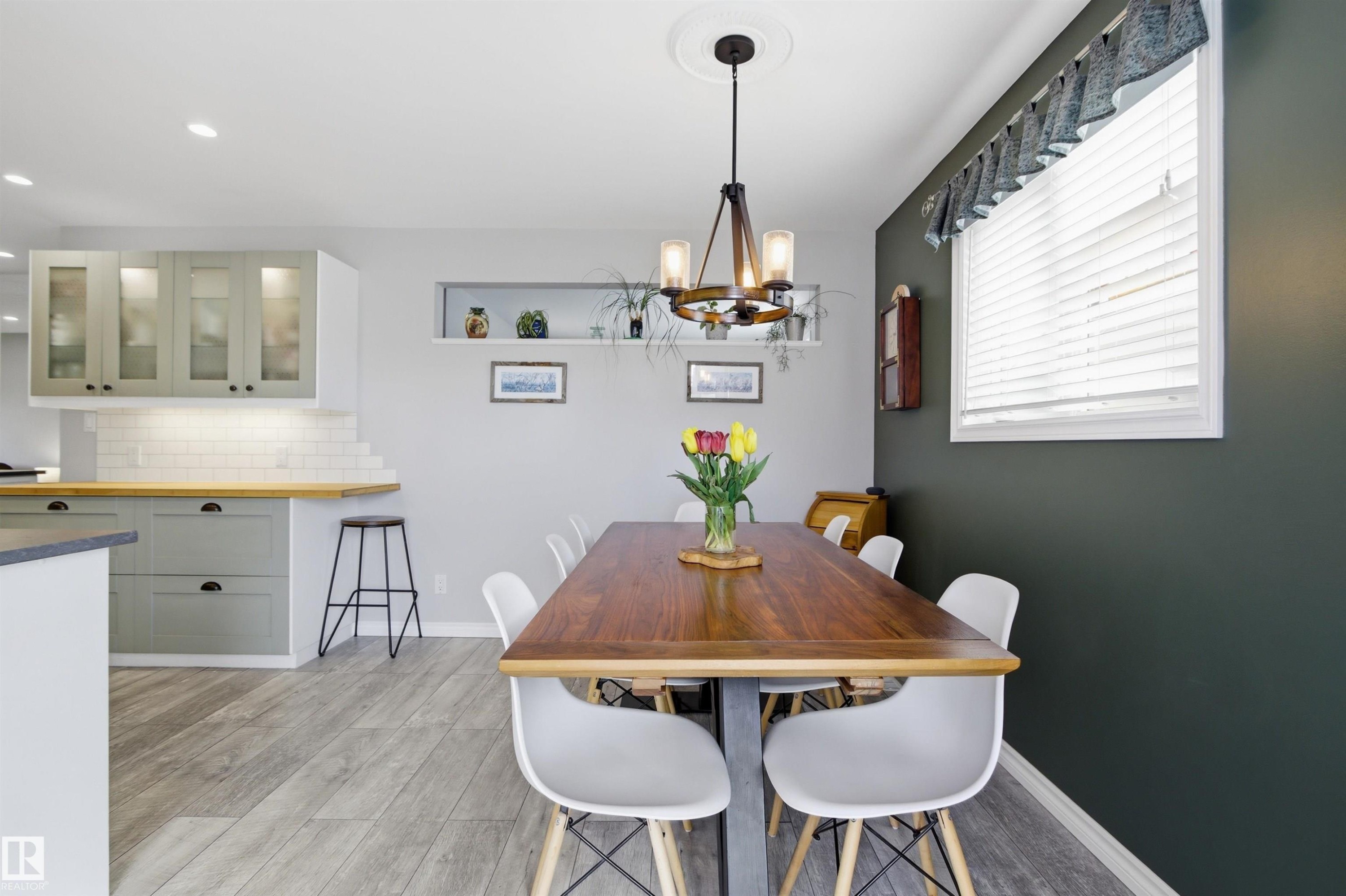 10663 59 Street, Edmonton, AB - Indoor Photo Showing Dining Room