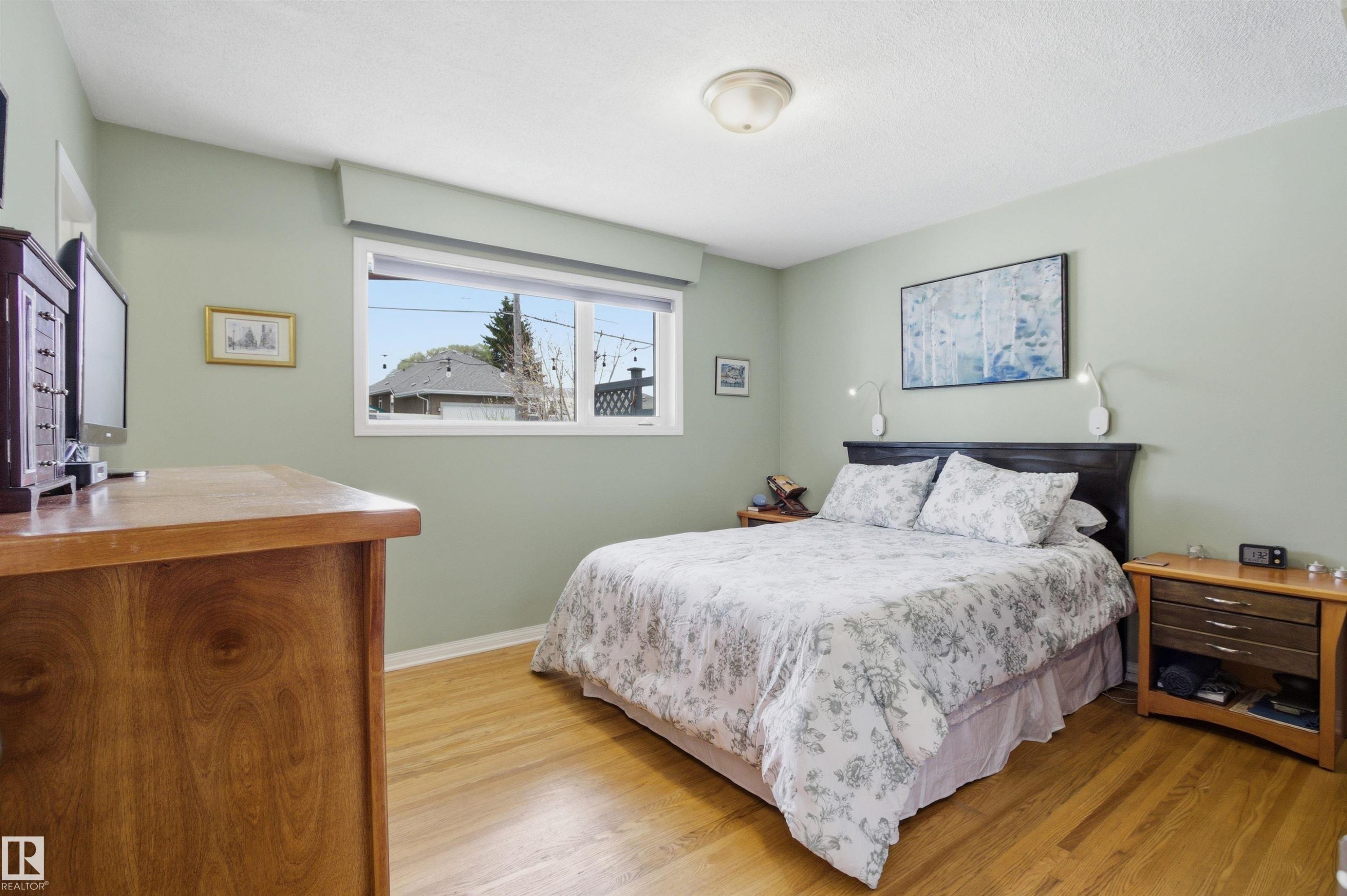 10663 59 Street, Edmonton, AB - Indoor Photo Showing Bedroom