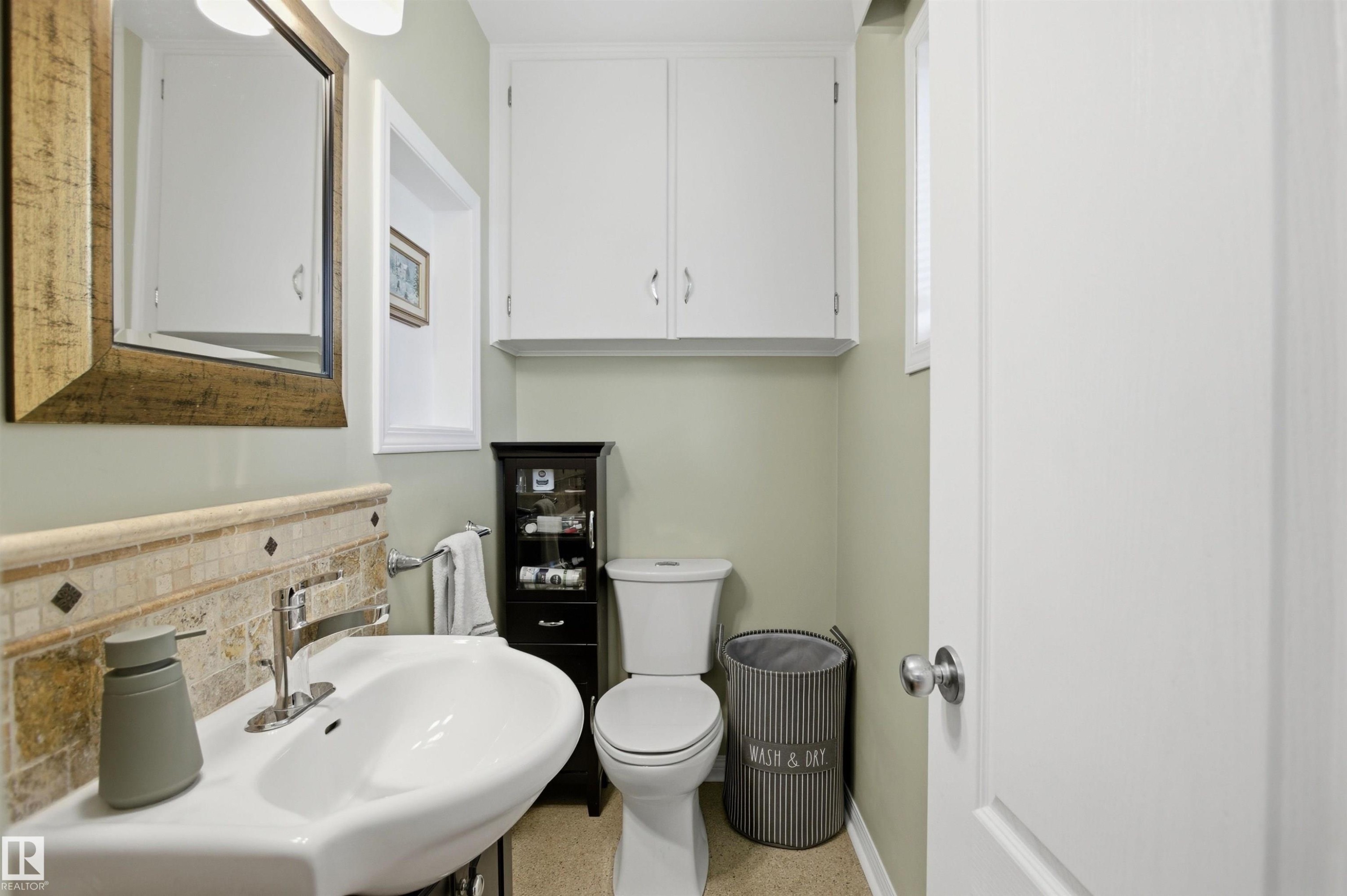 10663 59 Street, Edmonton, AB - Indoor Photo Showing Bathroom