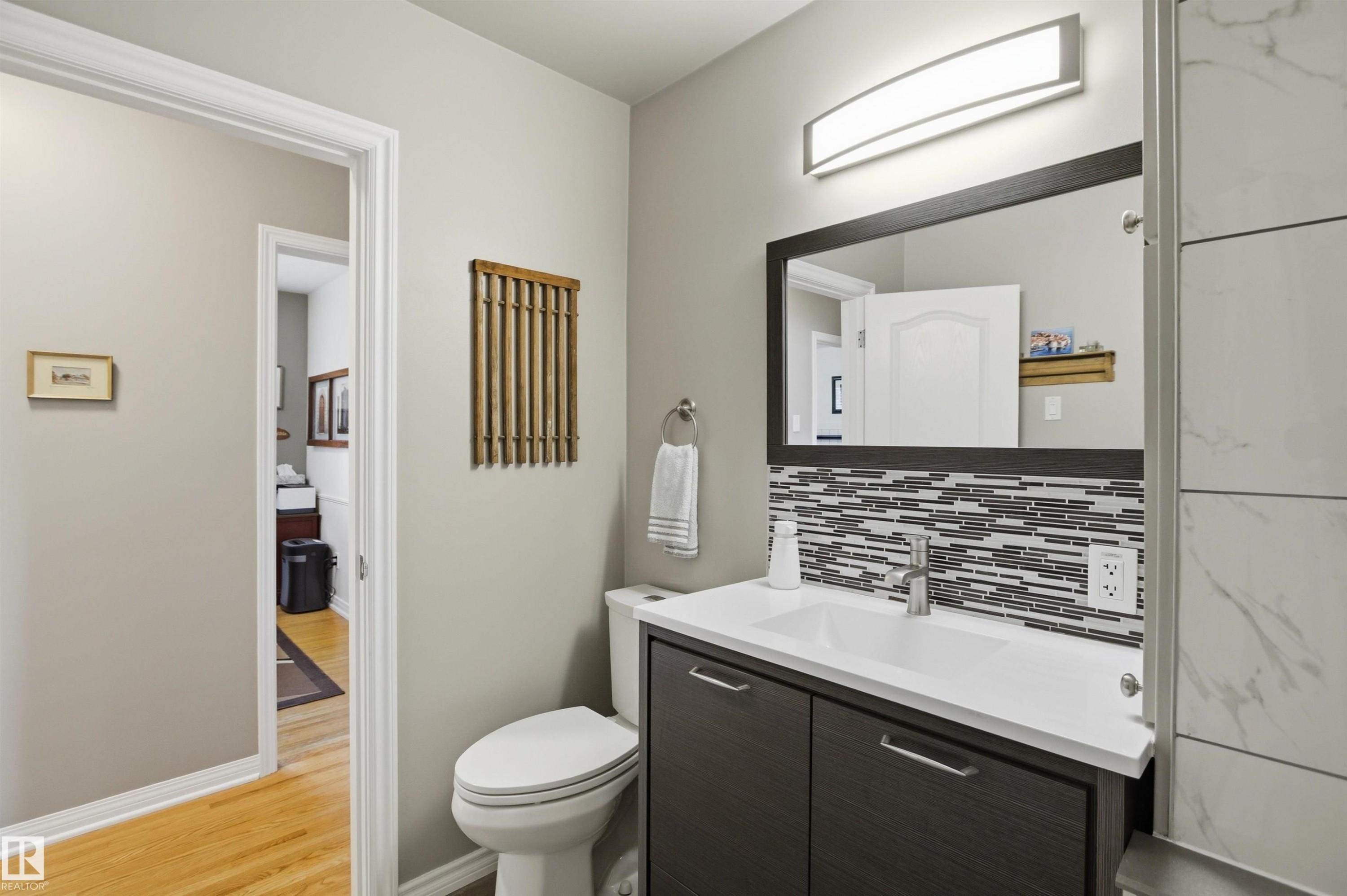 10663 59 Street, Edmonton, AB - Indoor Photo Showing Bathroom
