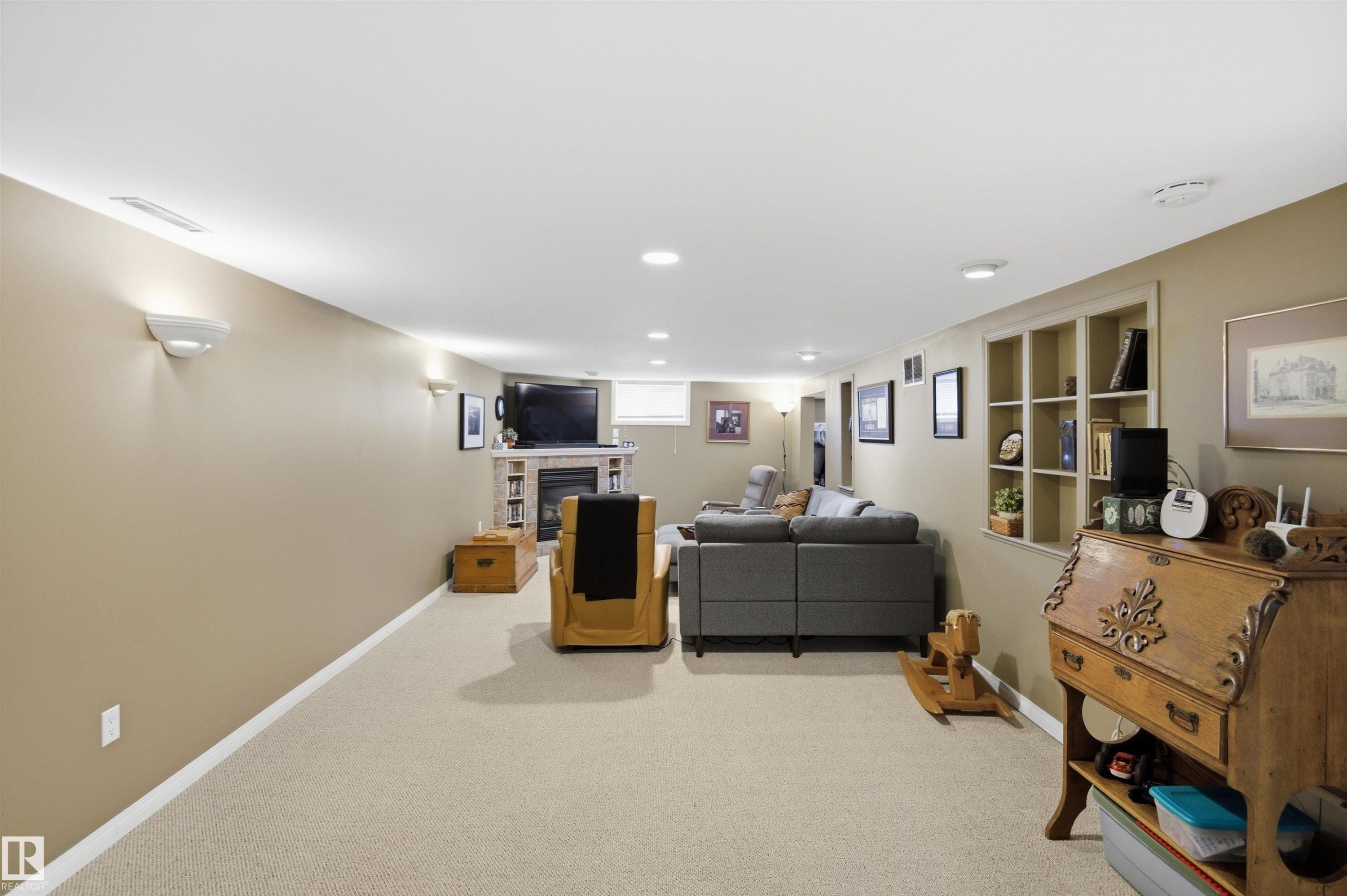 10663 59 Street, Edmonton, AB - Indoor