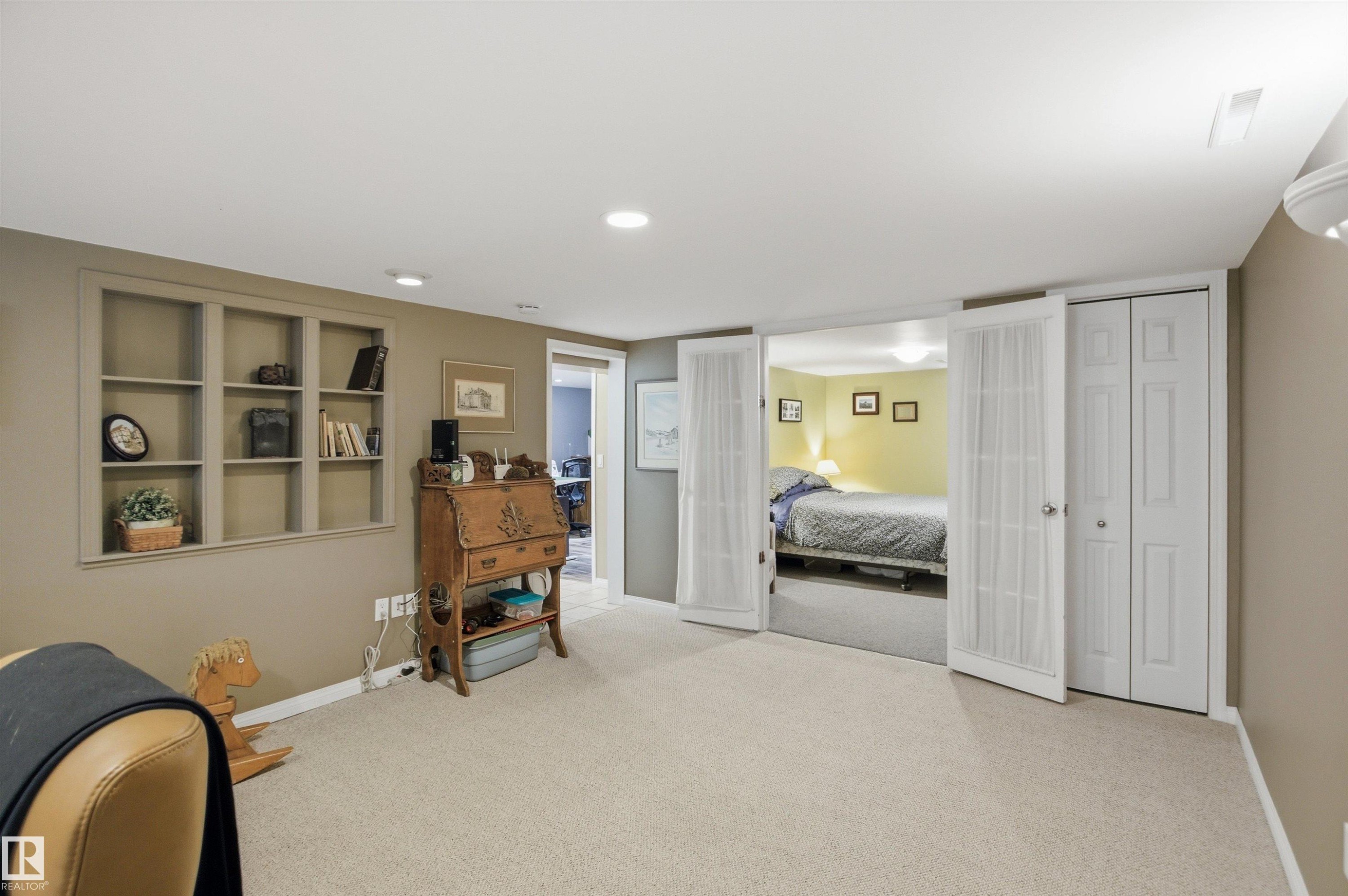 10663 59 Street, Edmonton, AB - Indoor