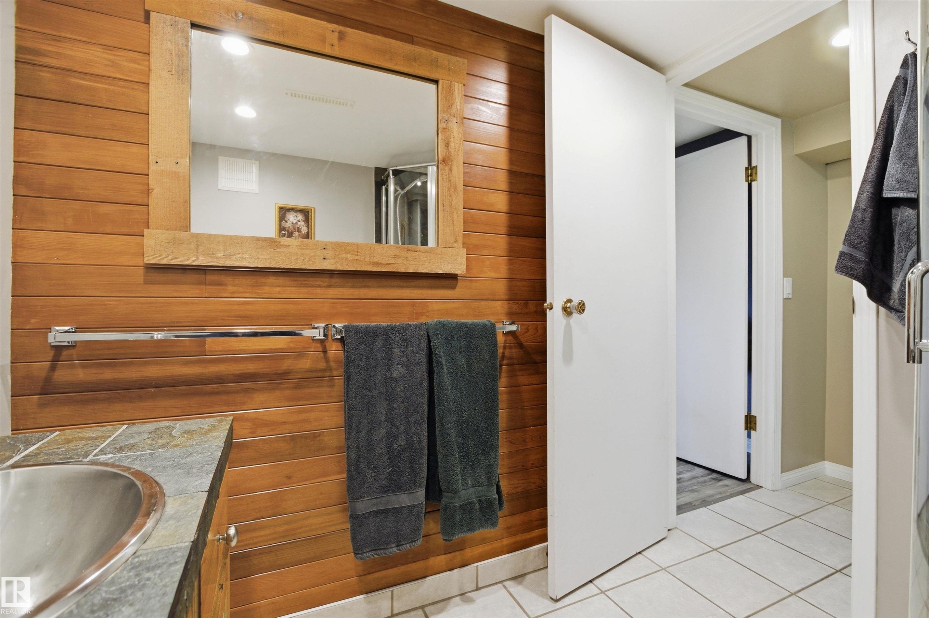 10663 59 Street, Edmonton, AB - Indoor
