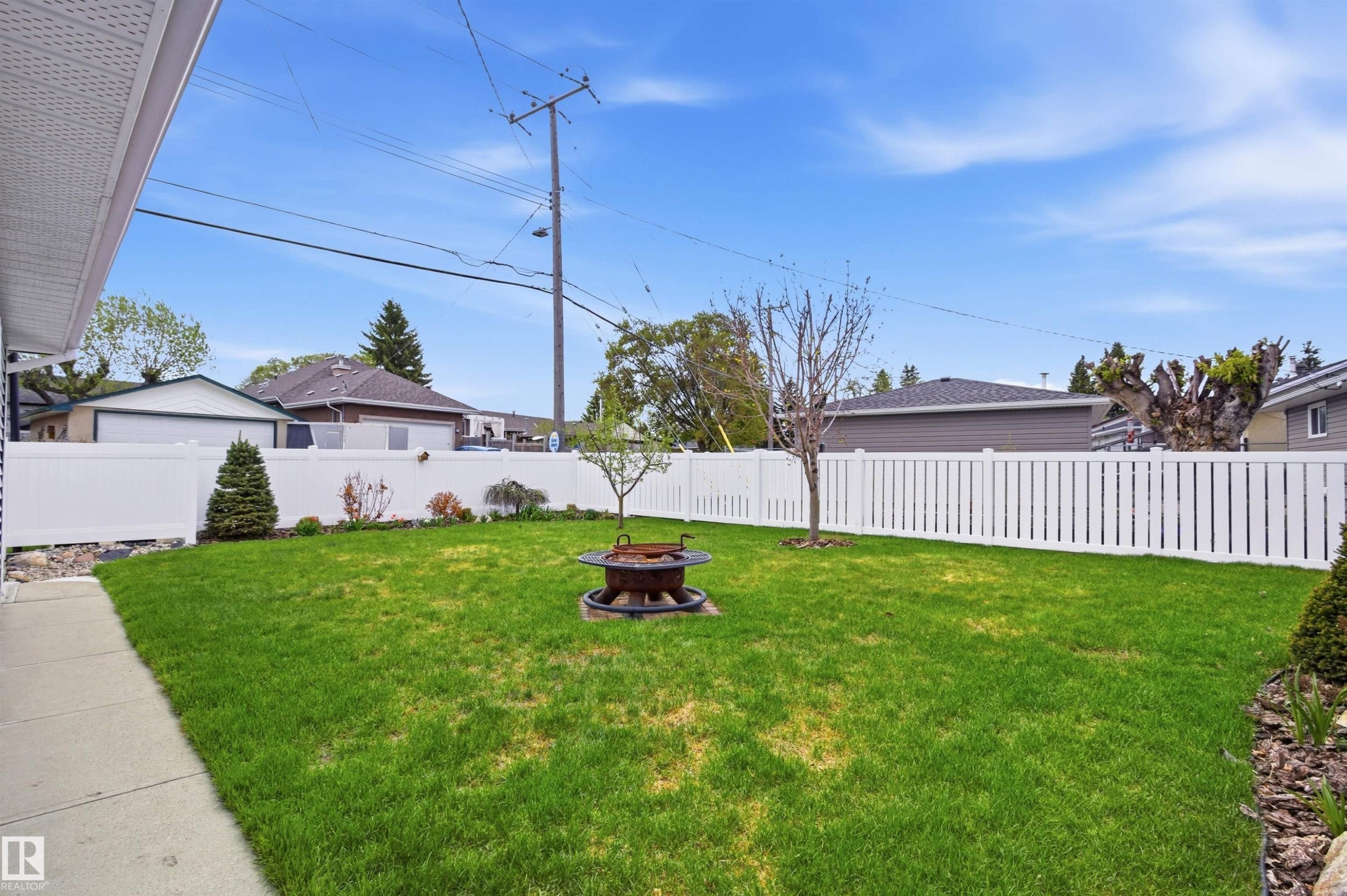 10663 59 Street, Edmonton, AB - Outdoor