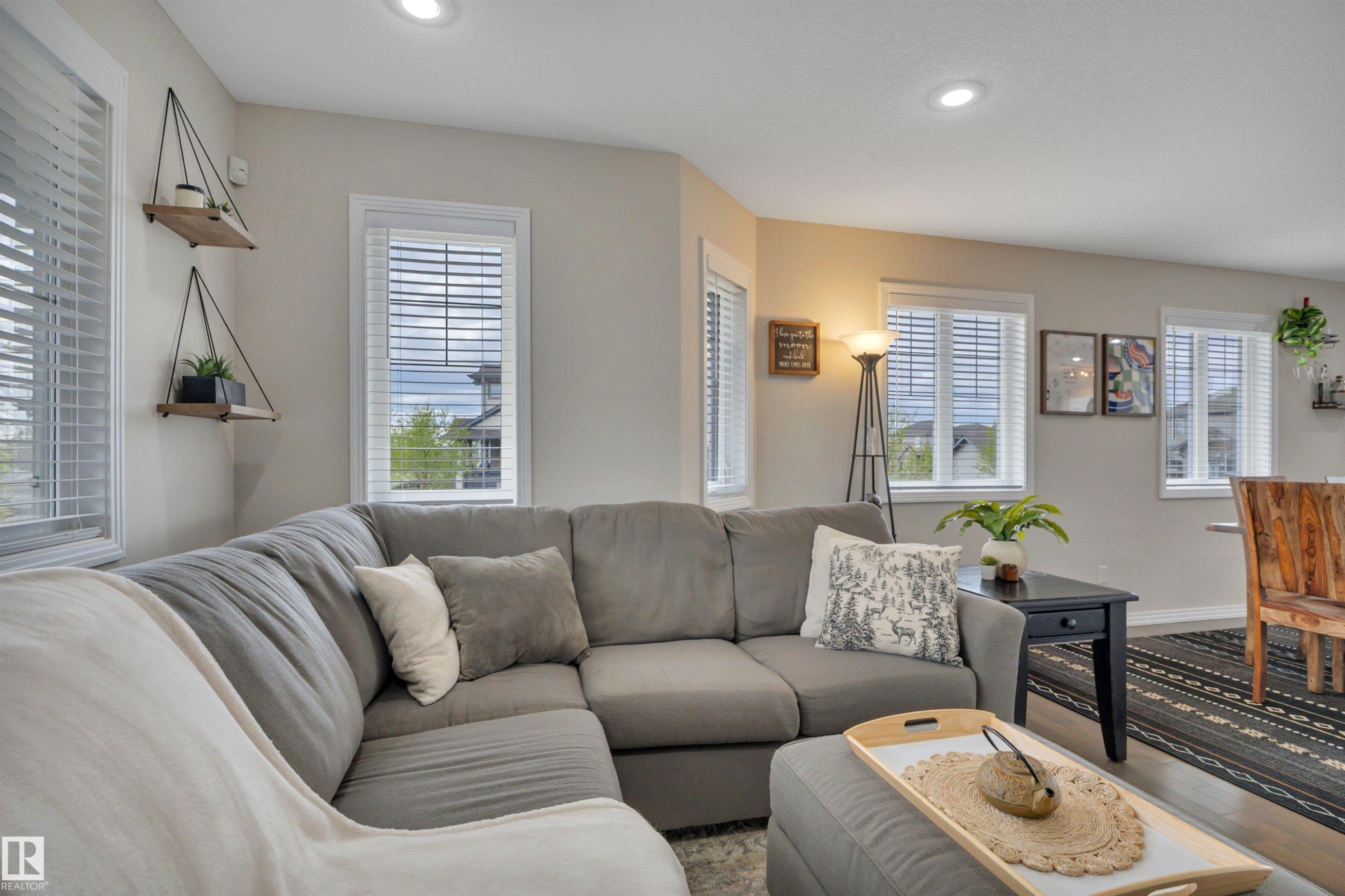 36 Spruce Boulevard, Leduc, AB - Indoor Photo Showing Living Room