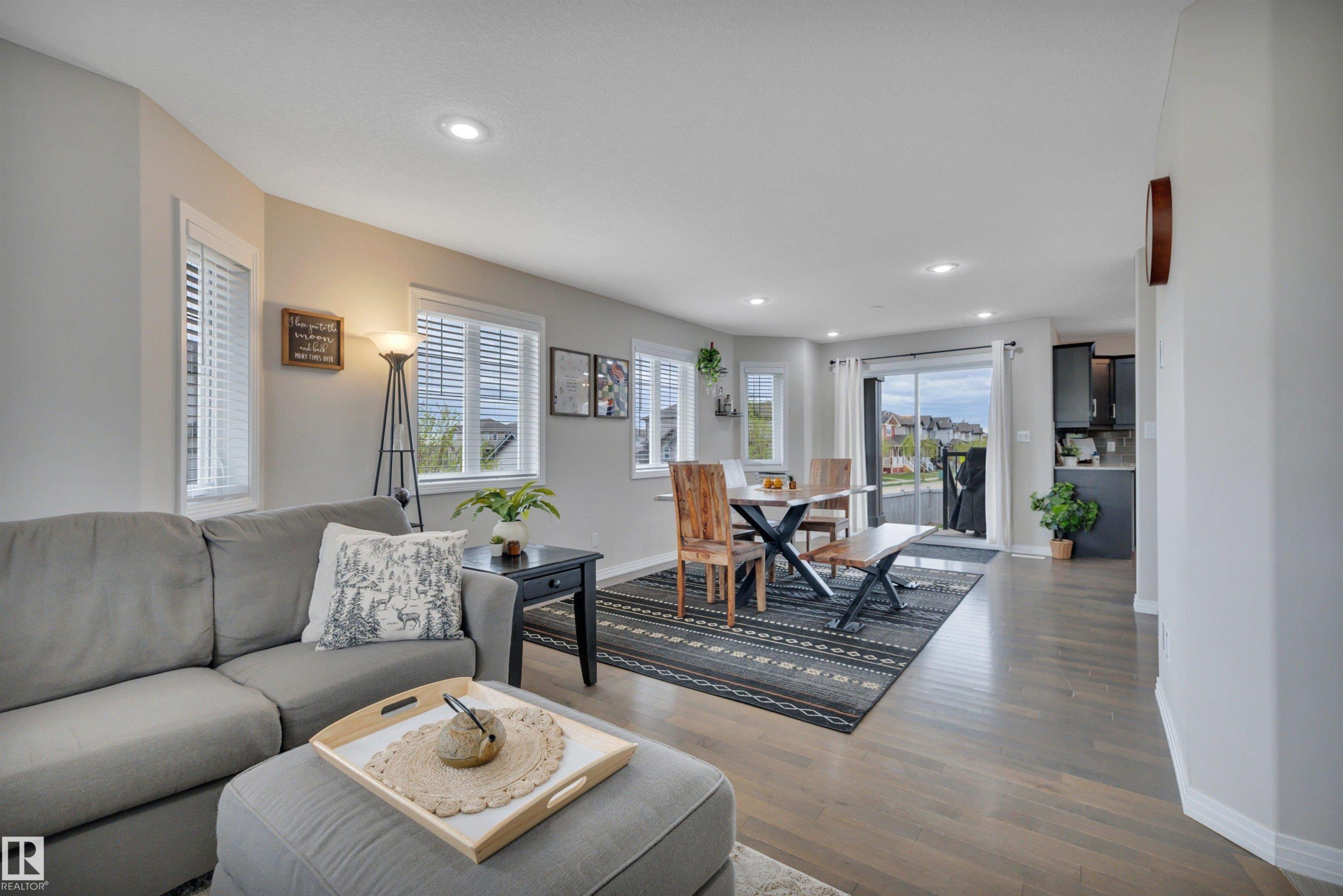 36 Spruce Boulevard, Leduc, AB - Indoor Photo Showing Living Room