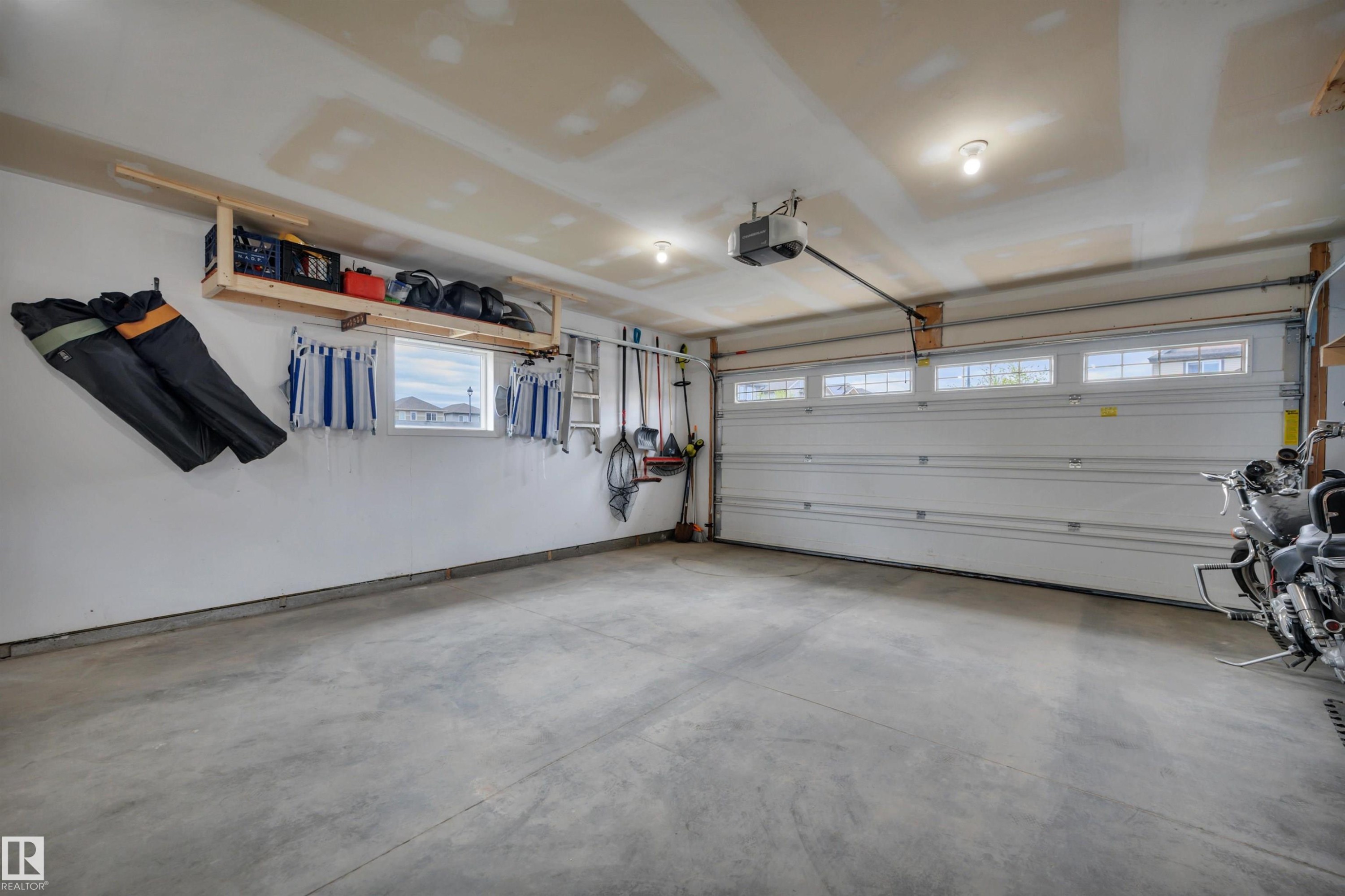 36 Spruce Boulevard, Leduc, AB - Indoor Photo Showing Garage