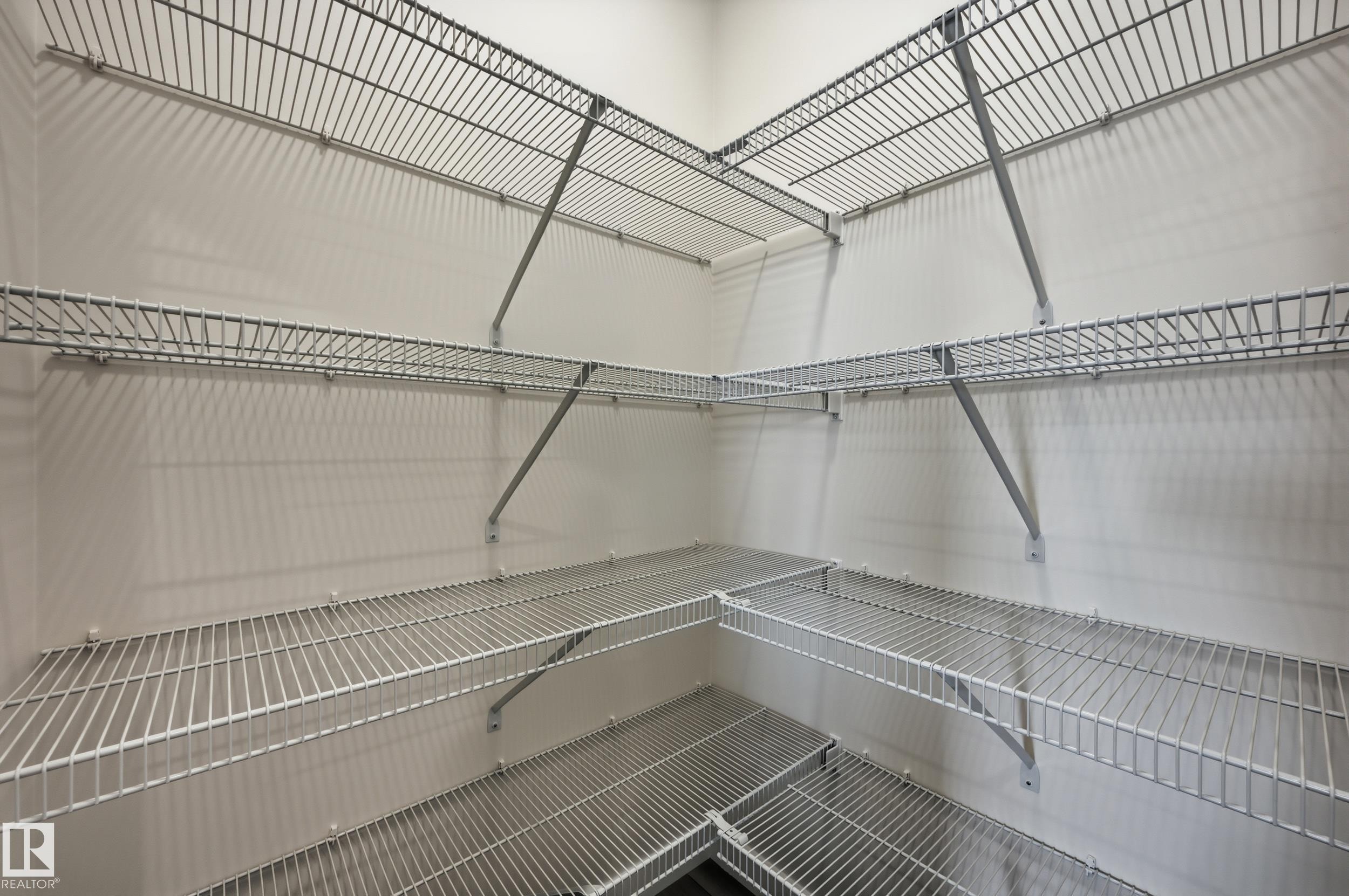 22376 90 Avenue, Edmonton, AB - Indoor With Storage
