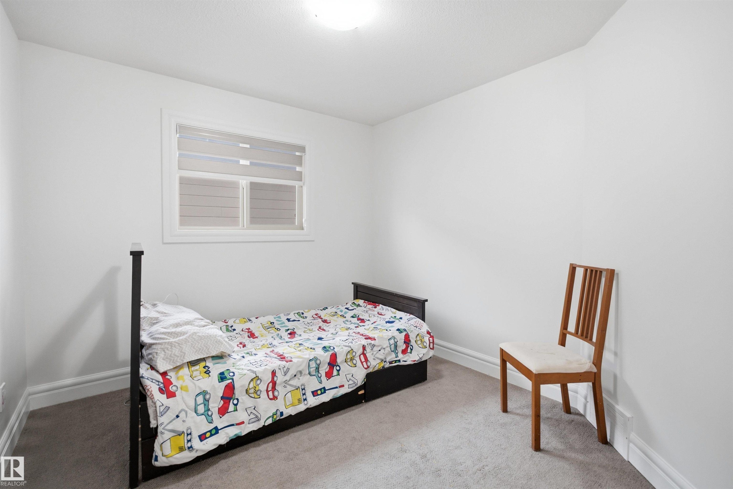 469 Ainslie Crescent Sw, Edmonton, AB - Indoor Photo Showing Bedroom