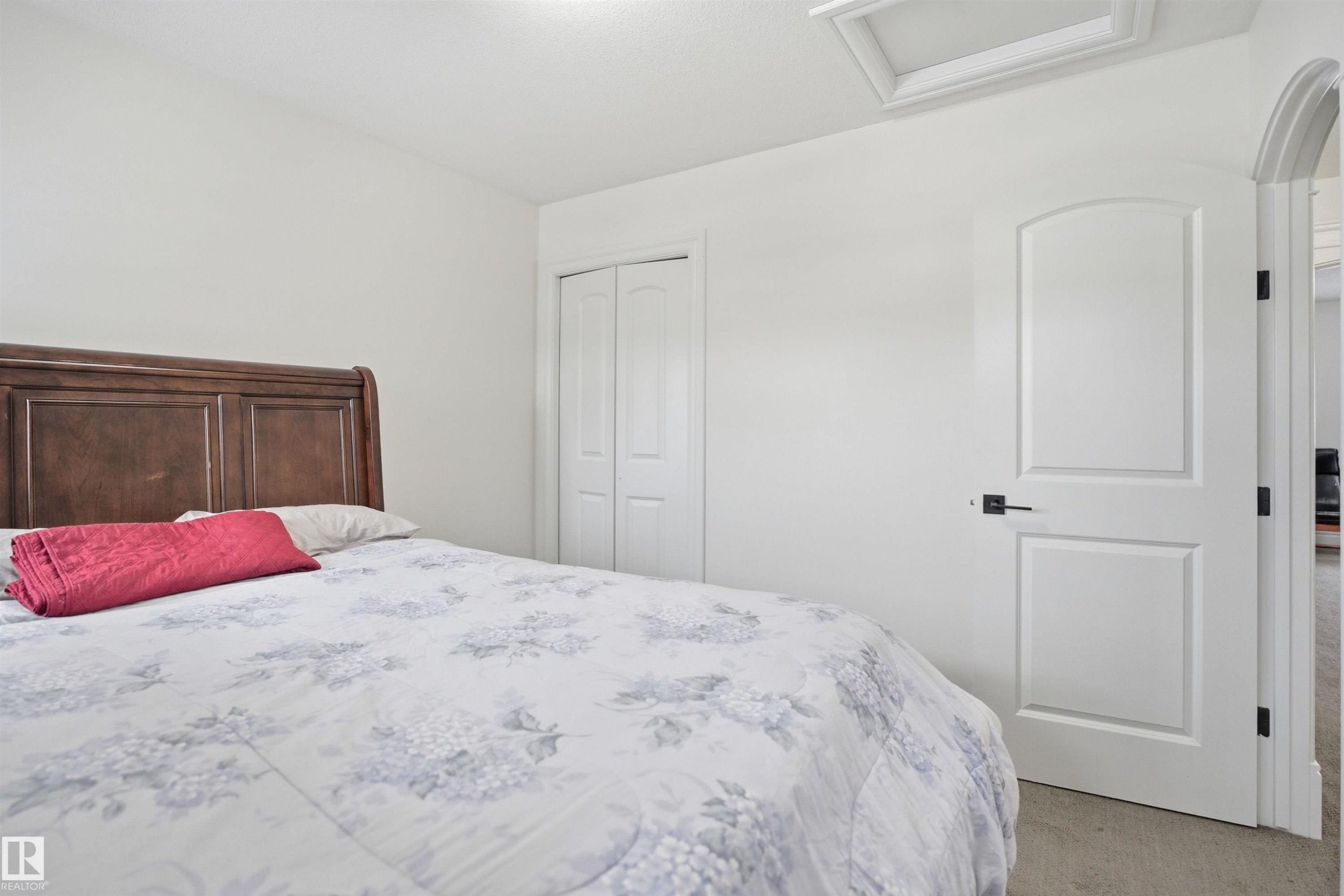 469 Ainslie Crescent Sw, Edmonton, AB - Indoor Photo Showing Bedroom