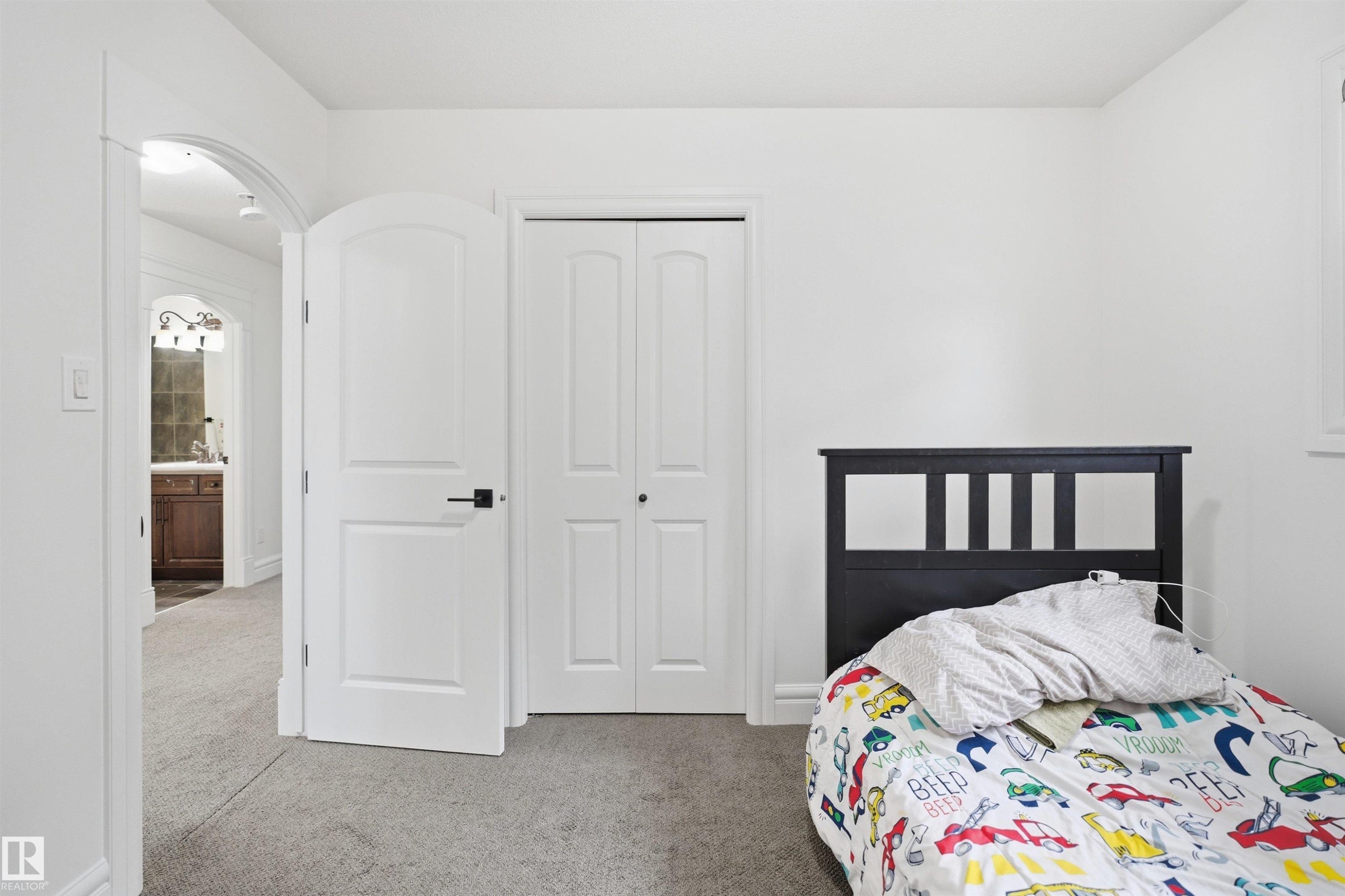469 Ainslie Crescent Sw, Edmonton, AB - Indoor Photo Showing Bedroom