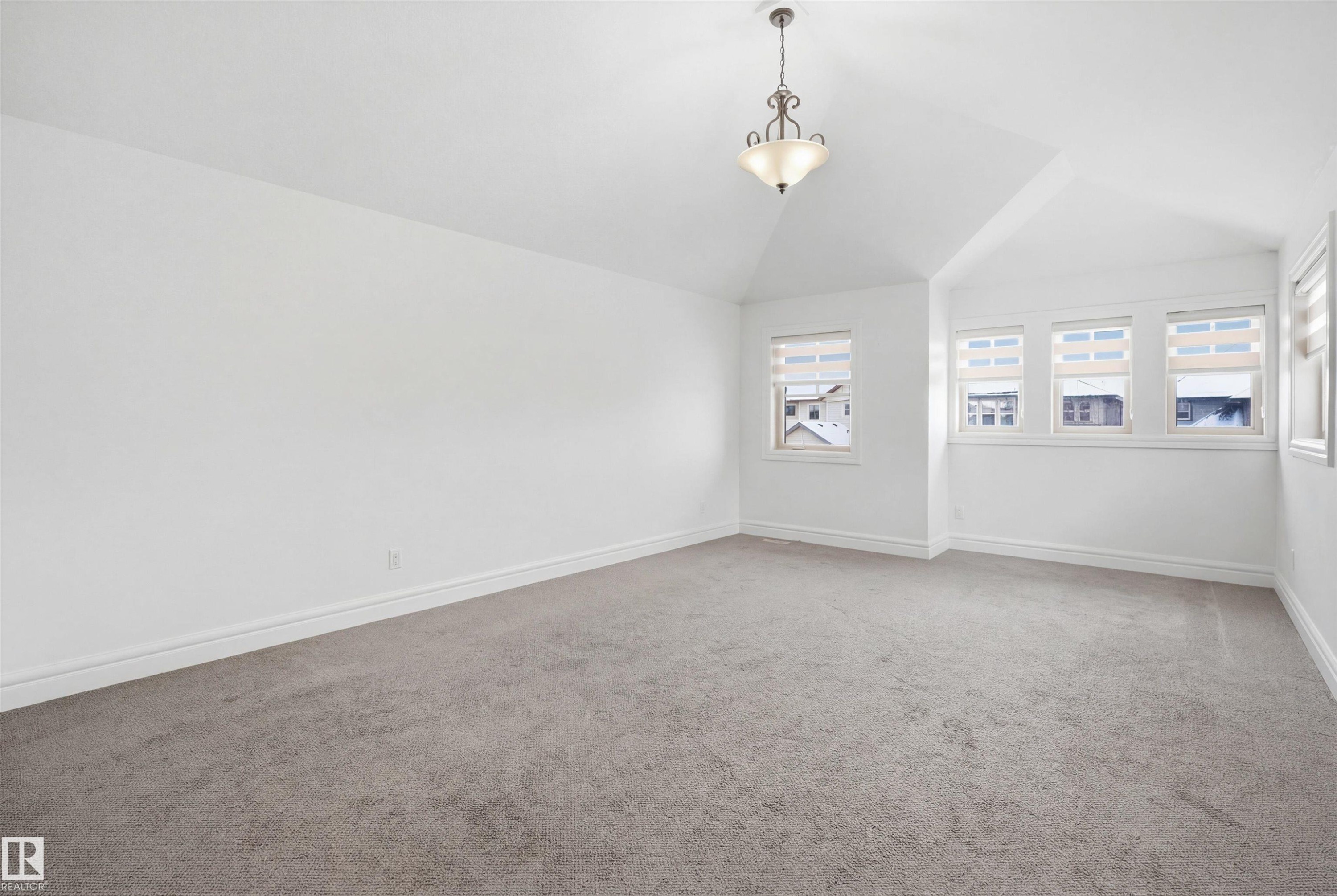 469 Ainslie Crescent Sw, Edmonton, AB - Indoor Photo Showing Other Room
