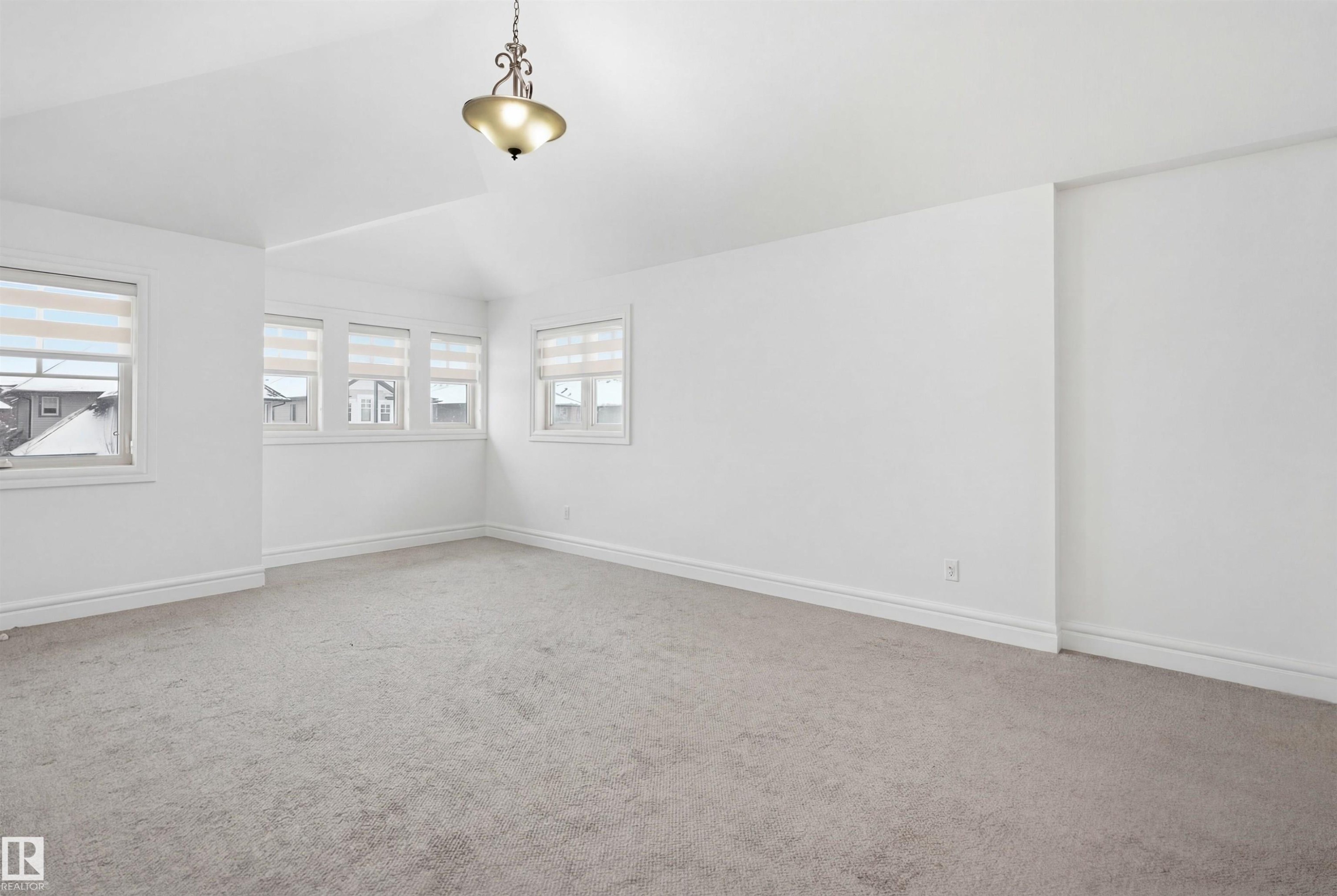 469 Ainslie Crescent Sw, Edmonton, AB - Indoor Photo Showing Other Room