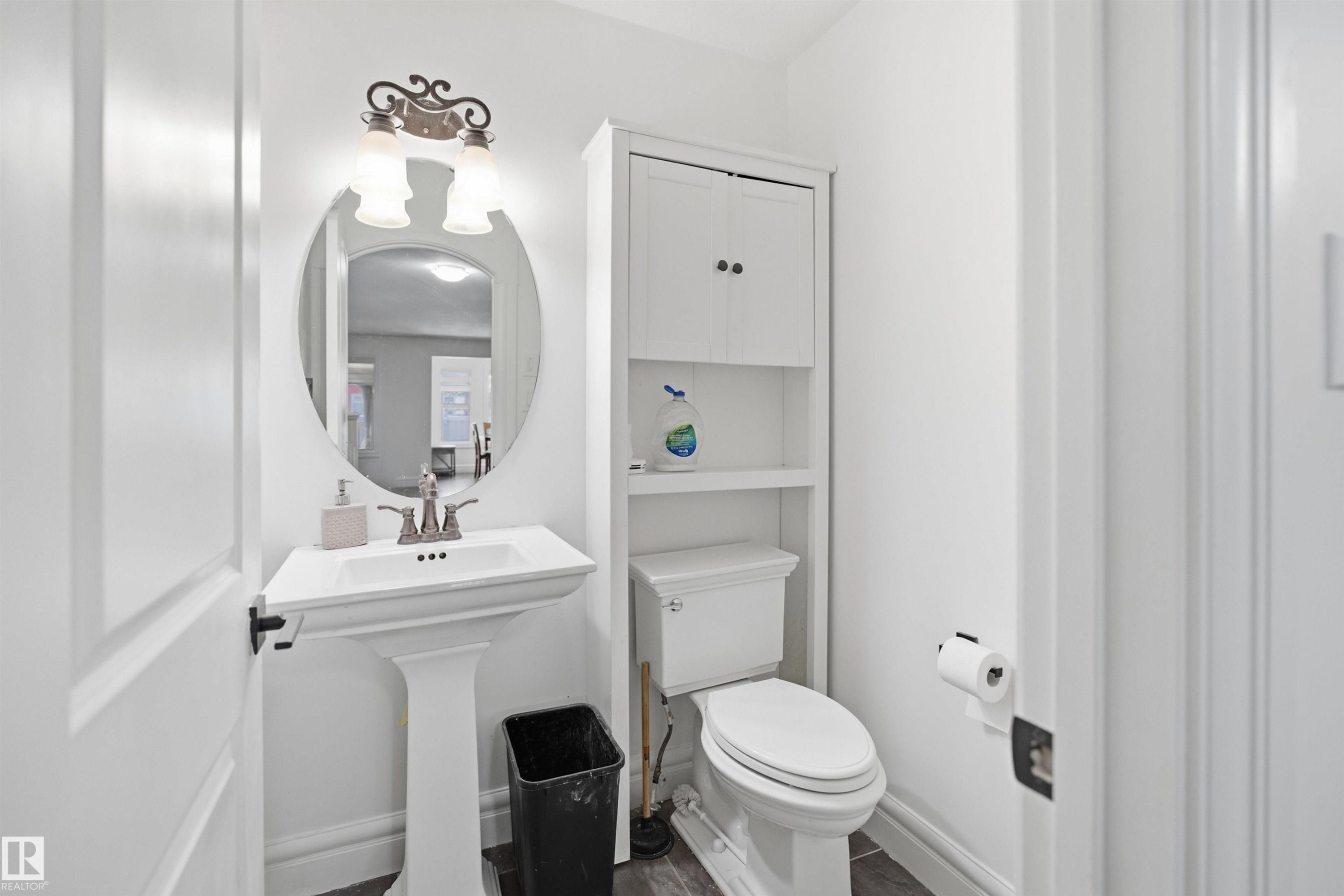 469 Ainslie Crescent Sw, Edmonton, AB - Indoor