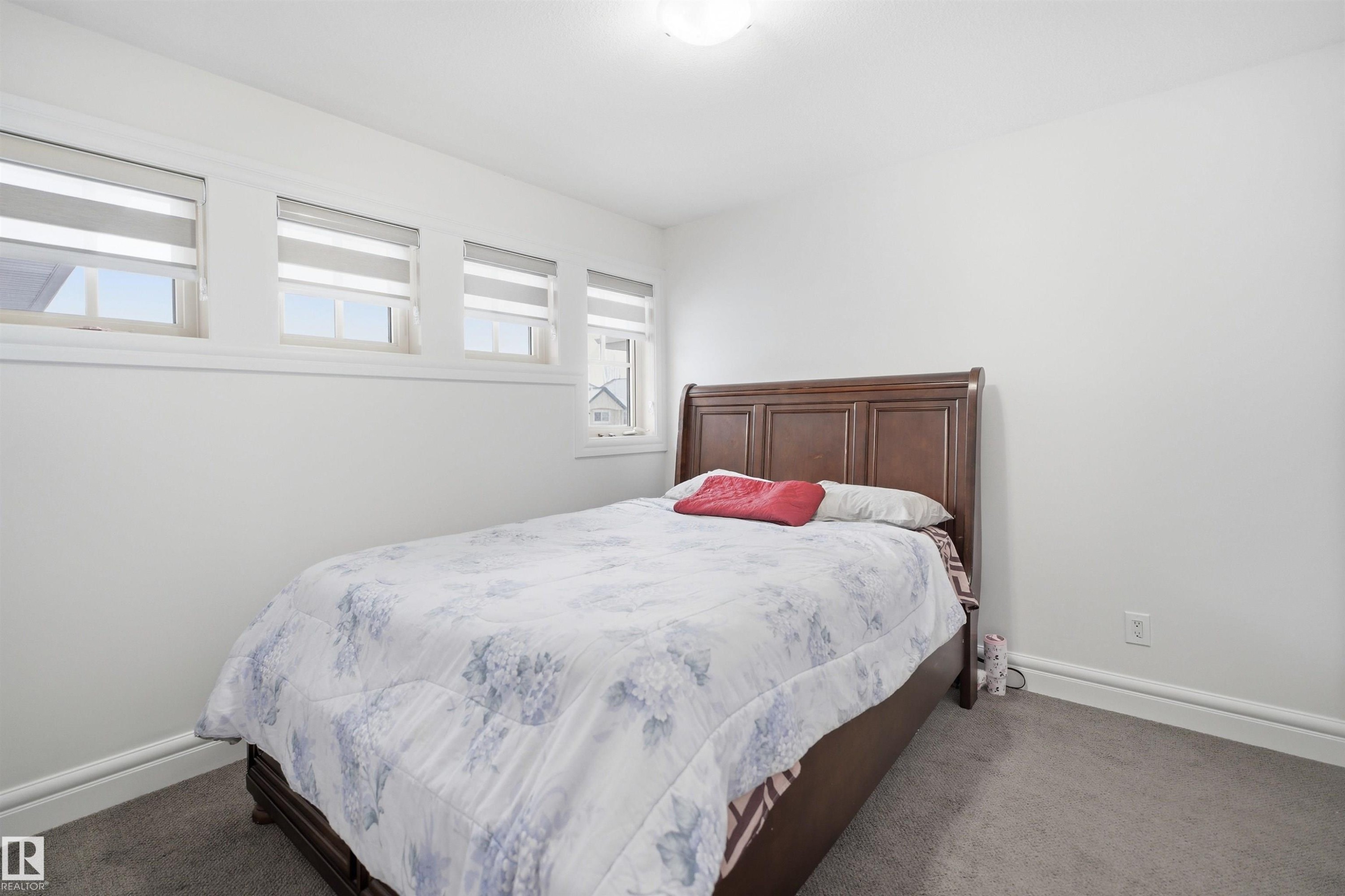 469 Ainslie Crescent Sw, Edmonton, AB - Indoor Photo Showing Bedroom