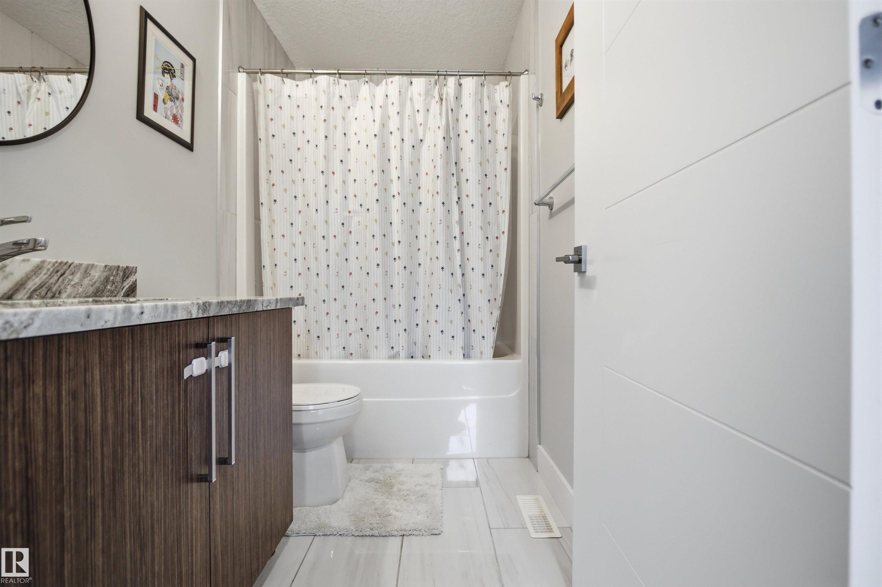 11639 128 Street, Edmonton, AB - Indoor Photo Showing Bathroom