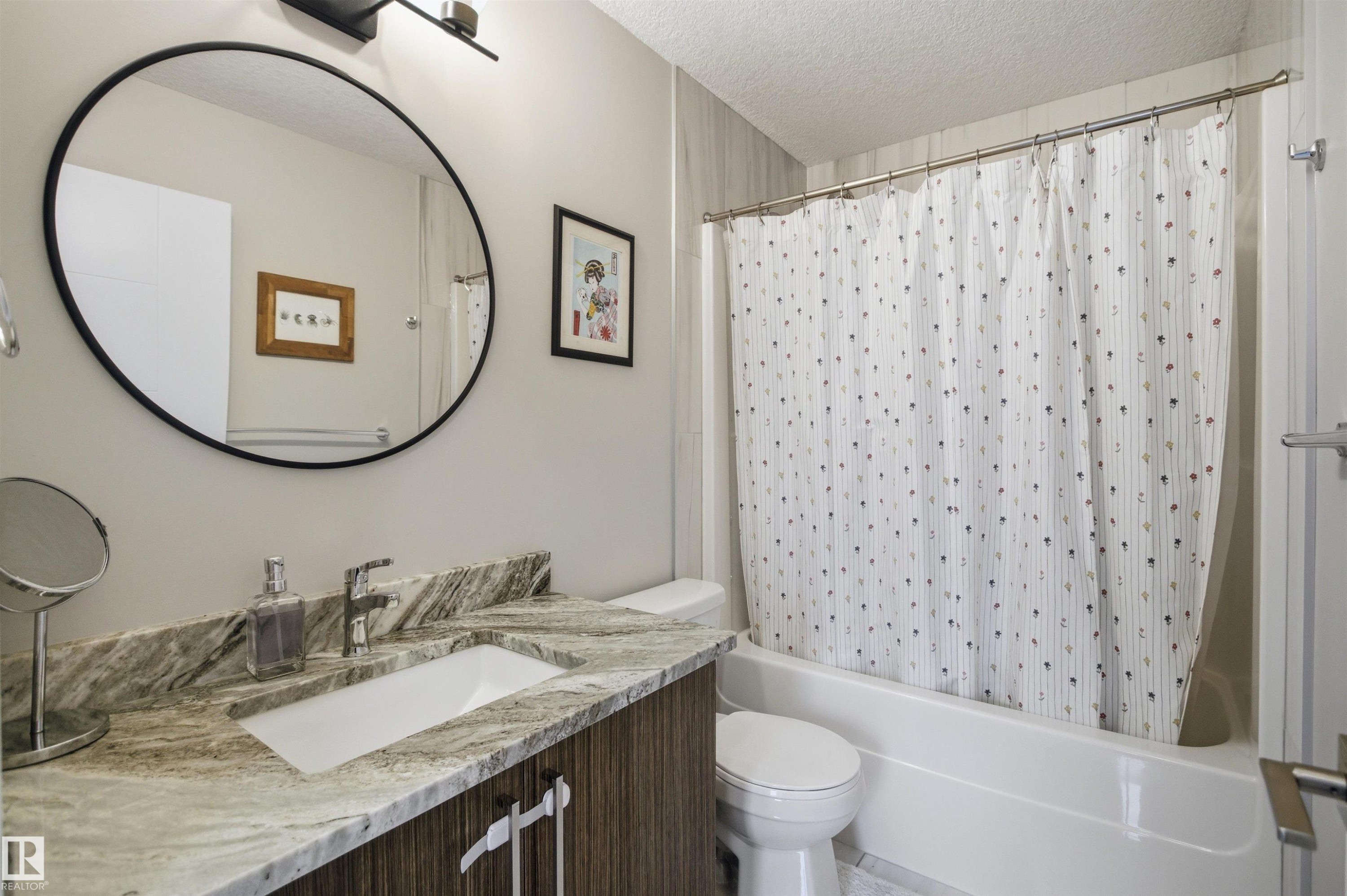 11639 128 Street, Edmonton, AB - Indoor Photo Showing Bathroom
