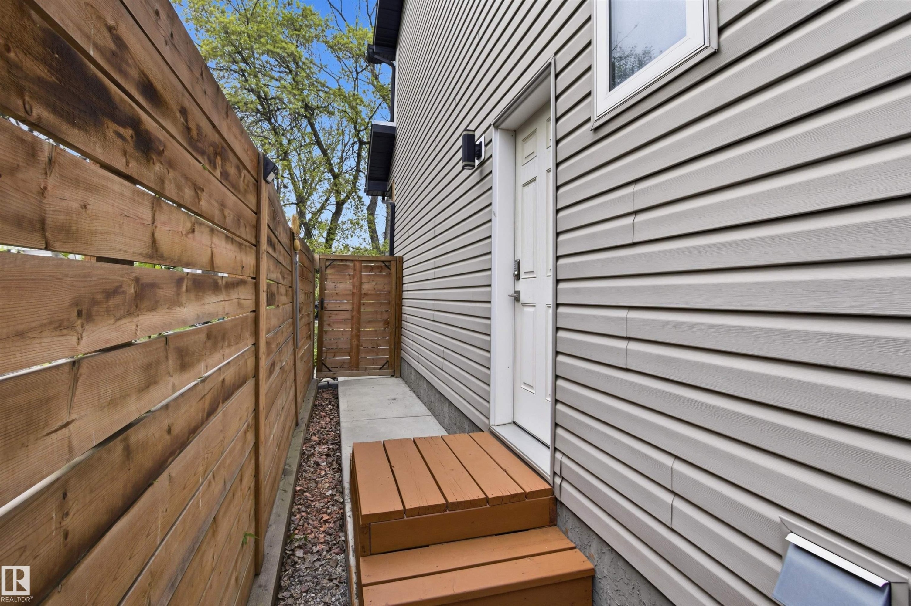 11639 128 Street, Edmonton, AB - Outdoor