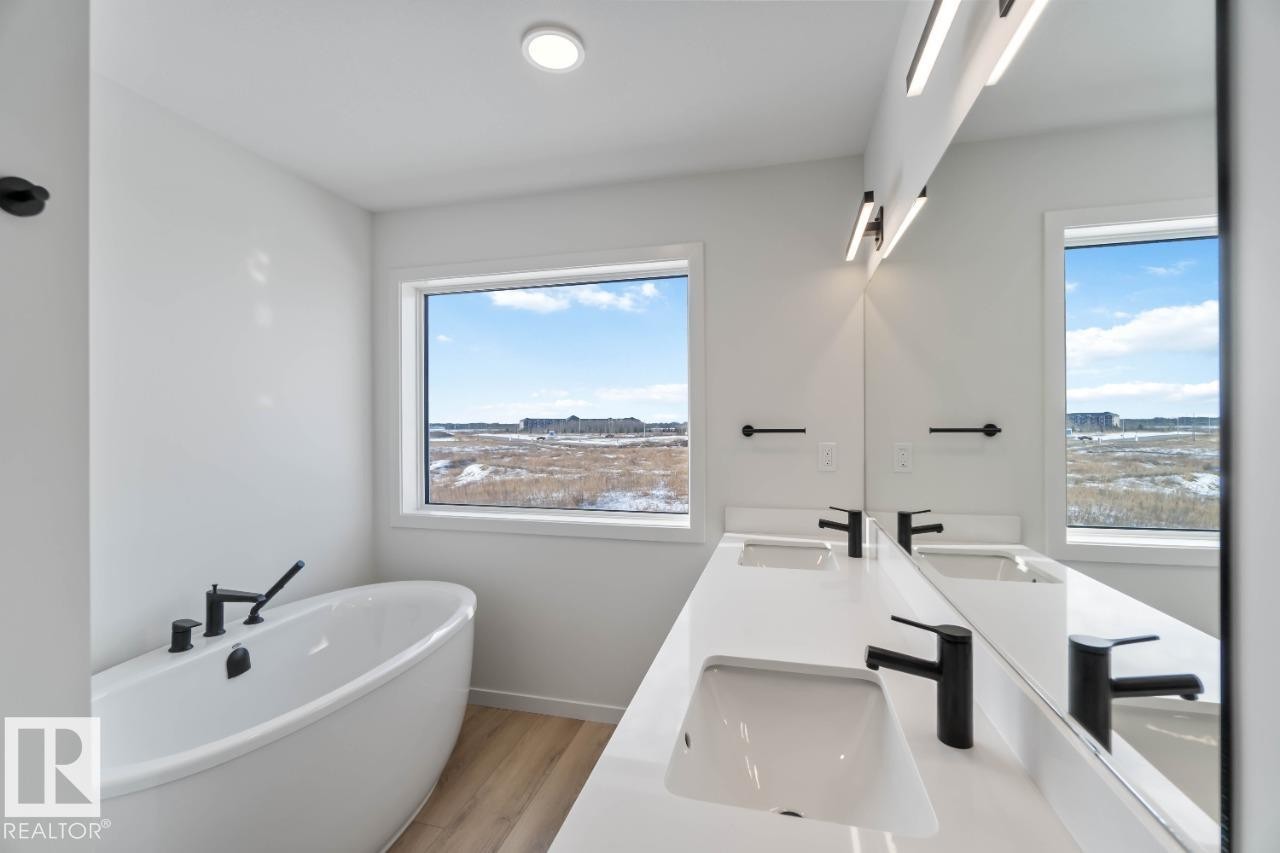 29 Devonshire Drive, Sherwood Park, AB - Indoor Photo Showing Bathroom