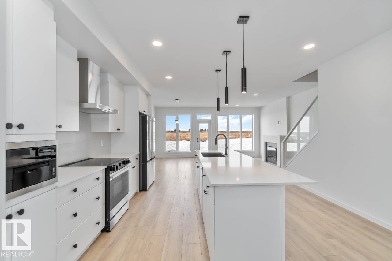 29 Devonshire Drive, Sherwood Park, AB - Indoor Photo Showing Kitchen With Upgraded Kitchen