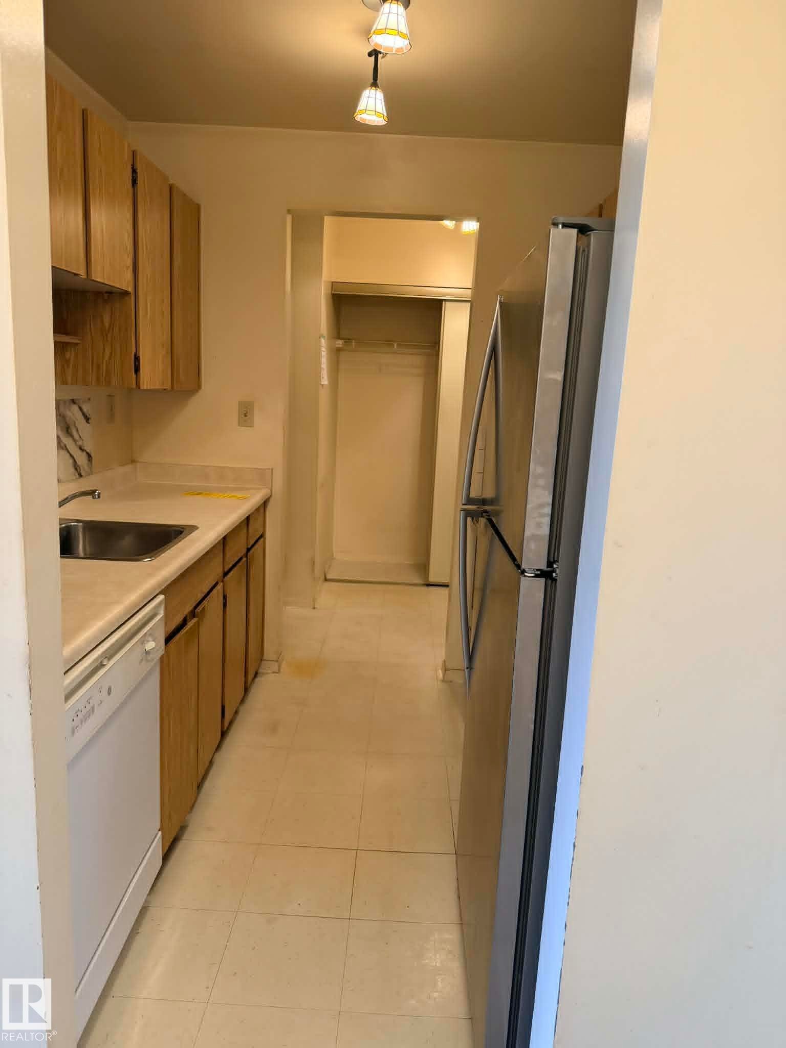 414 4810 Mill Woods Road S, Edmonton, AB - Indoor