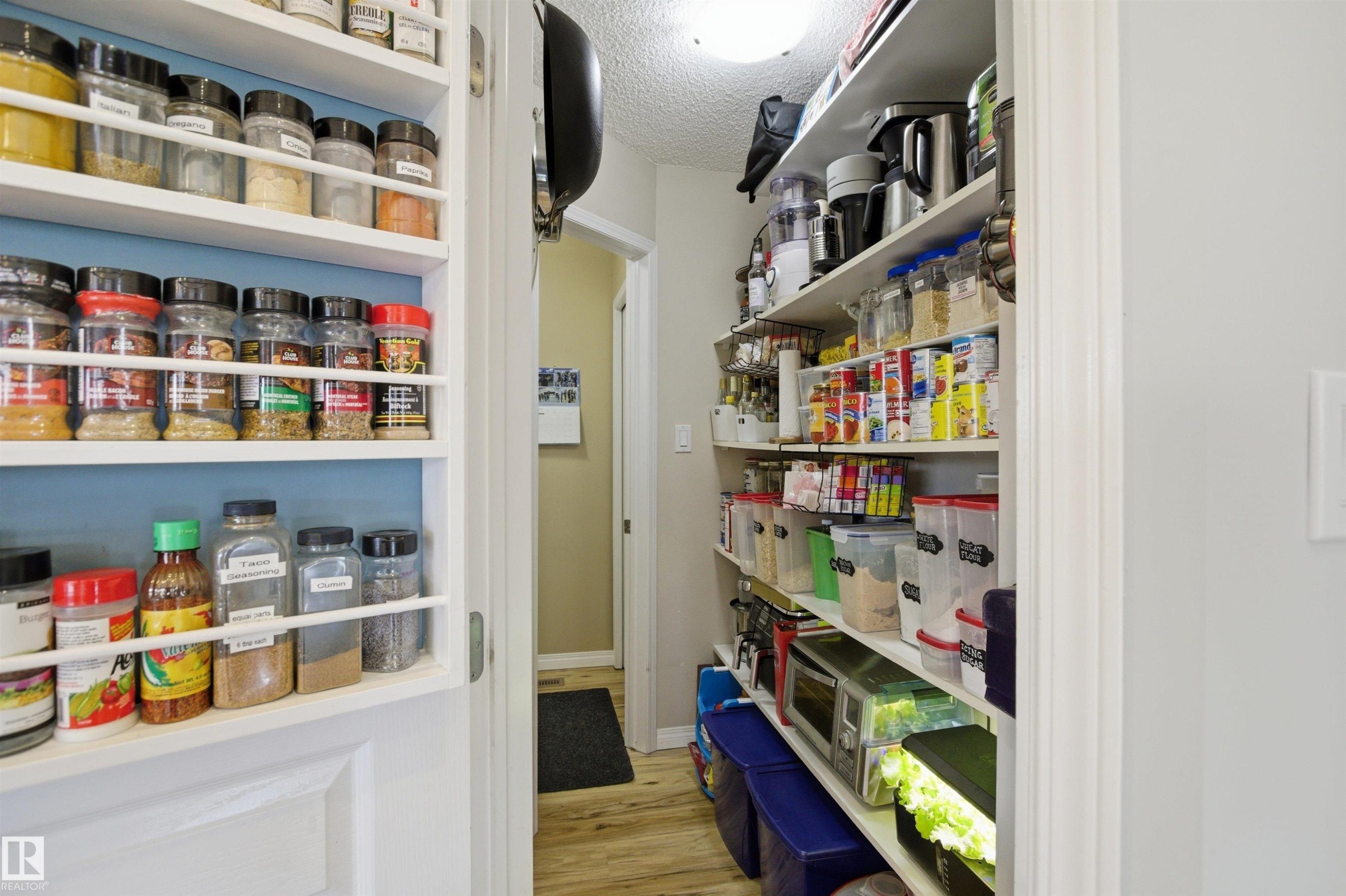 8915 8 Avenue, Edmonton, AB - Indoor Photo Showing Other Room