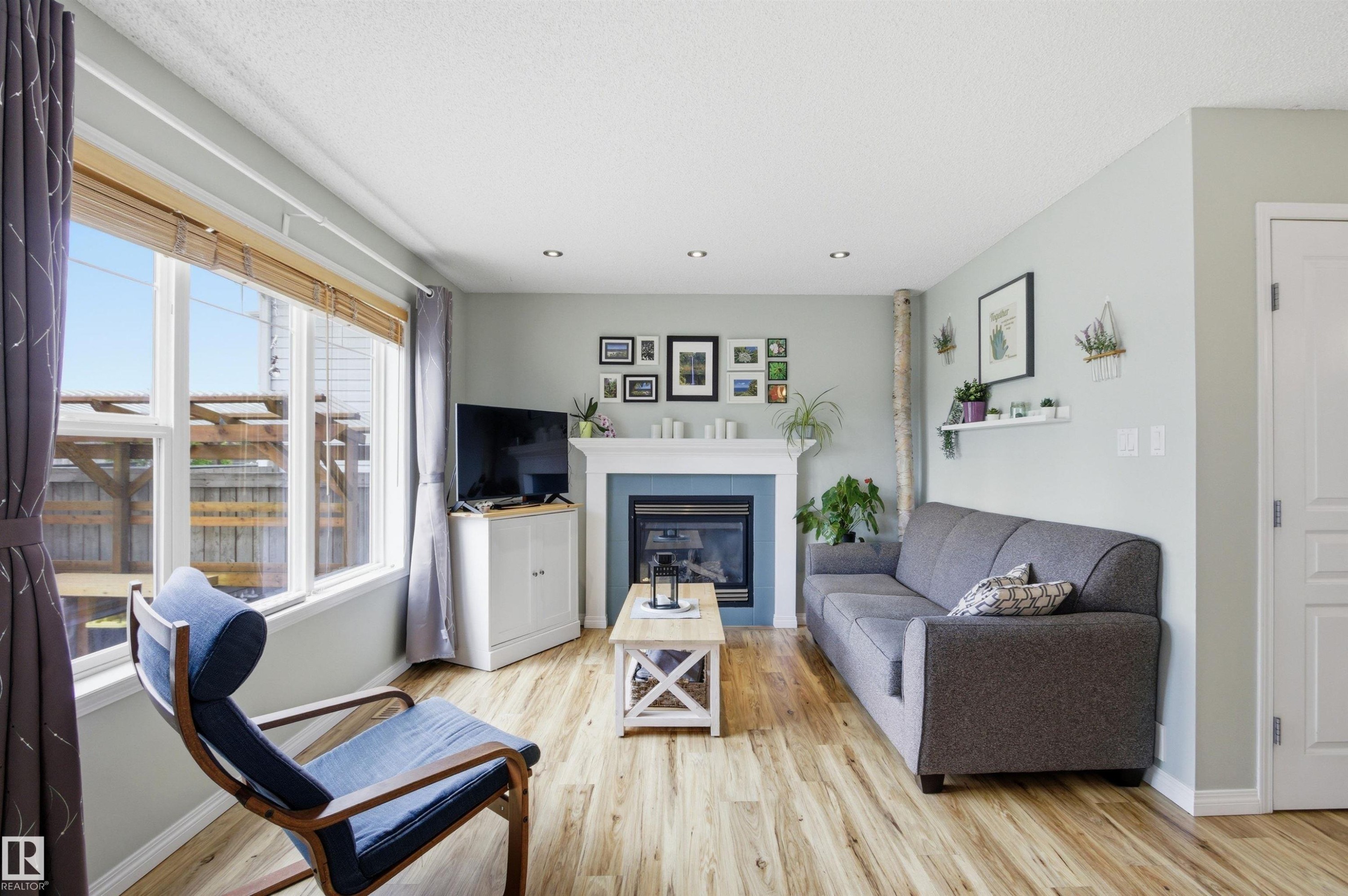 8915 8 Avenue, Edmonton, AB - Indoor Photo Showing Living Room With Fireplace