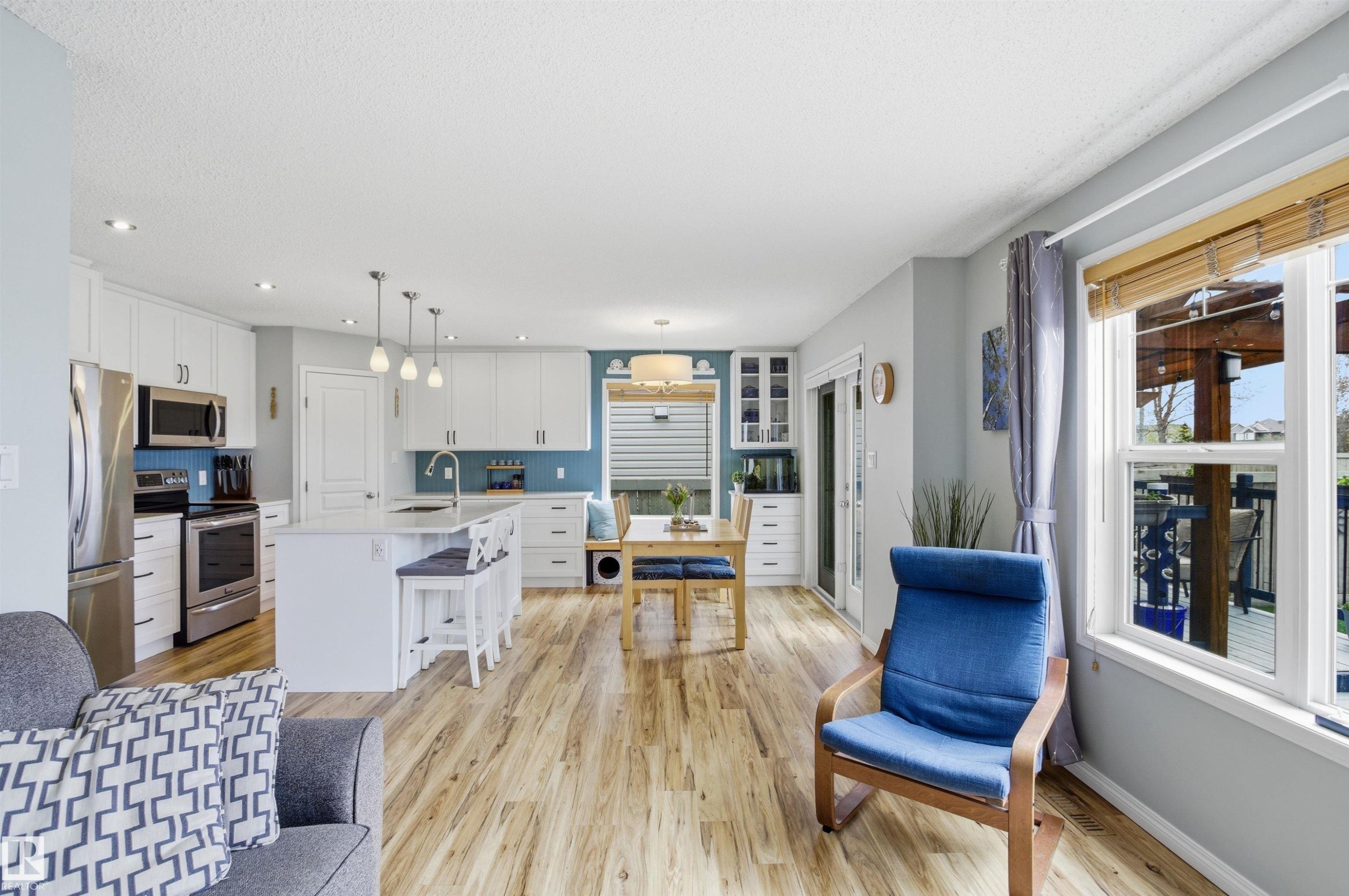 8915 8 Avenue, Edmonton, AB - Indoor