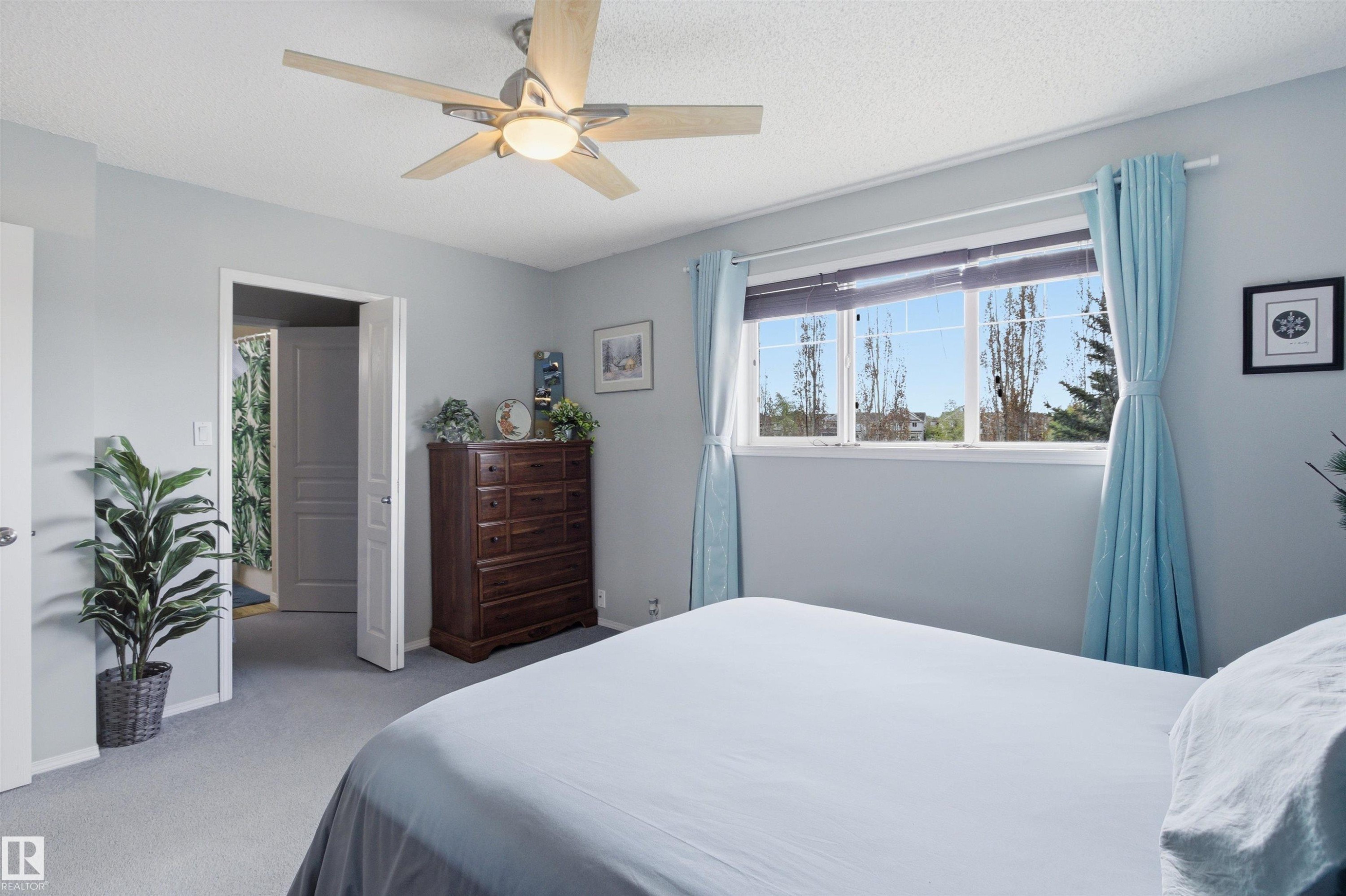 8915 8 Avenue, Edmonton, AB - Indoor Photo Showing Bedroom