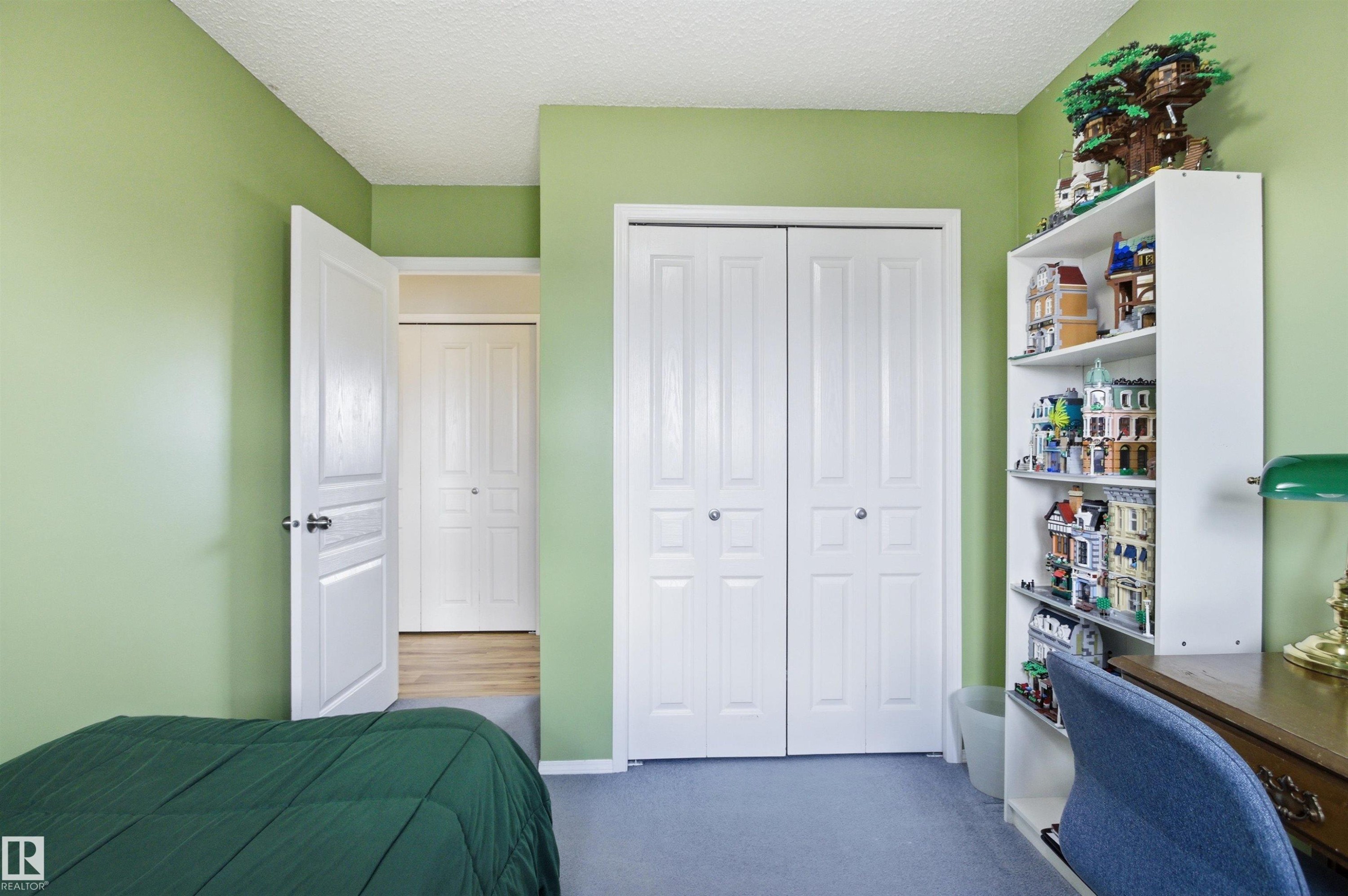 8915 8 Avenue, Edmonton, AB - Indoor Photo Showing Bedroom