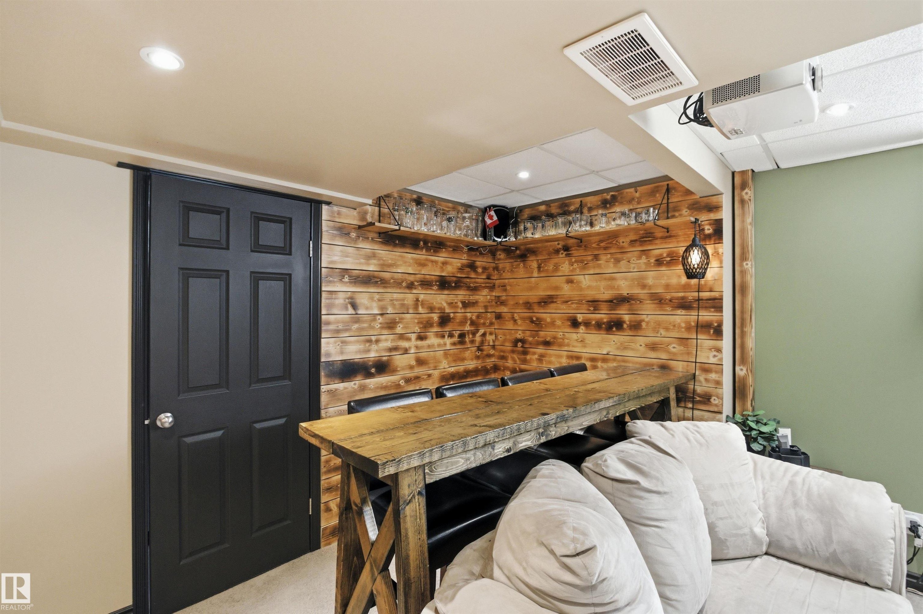 8915 8 Avenue, Edmonton, AB - Indoor