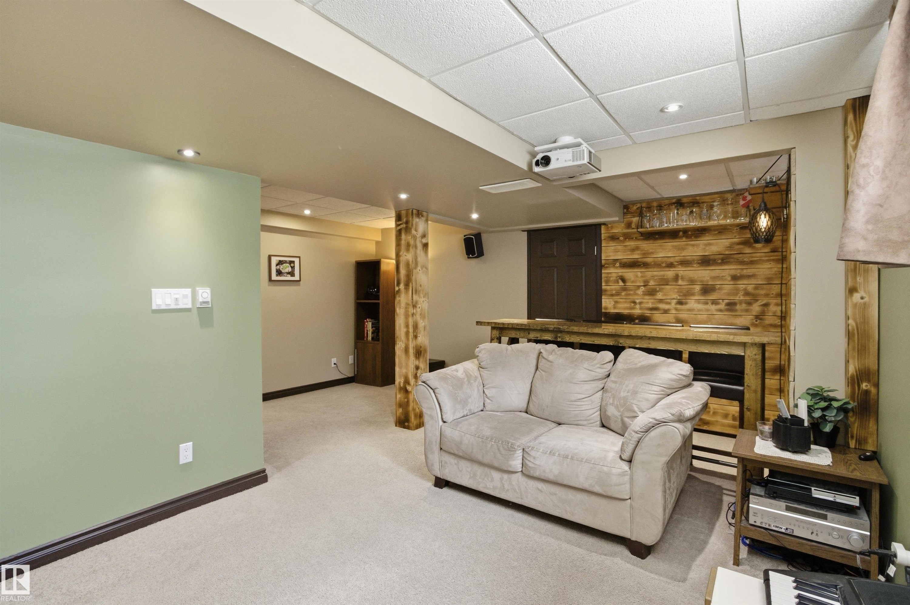 8915 8 Avenue, Edmonton, AB - Indoor