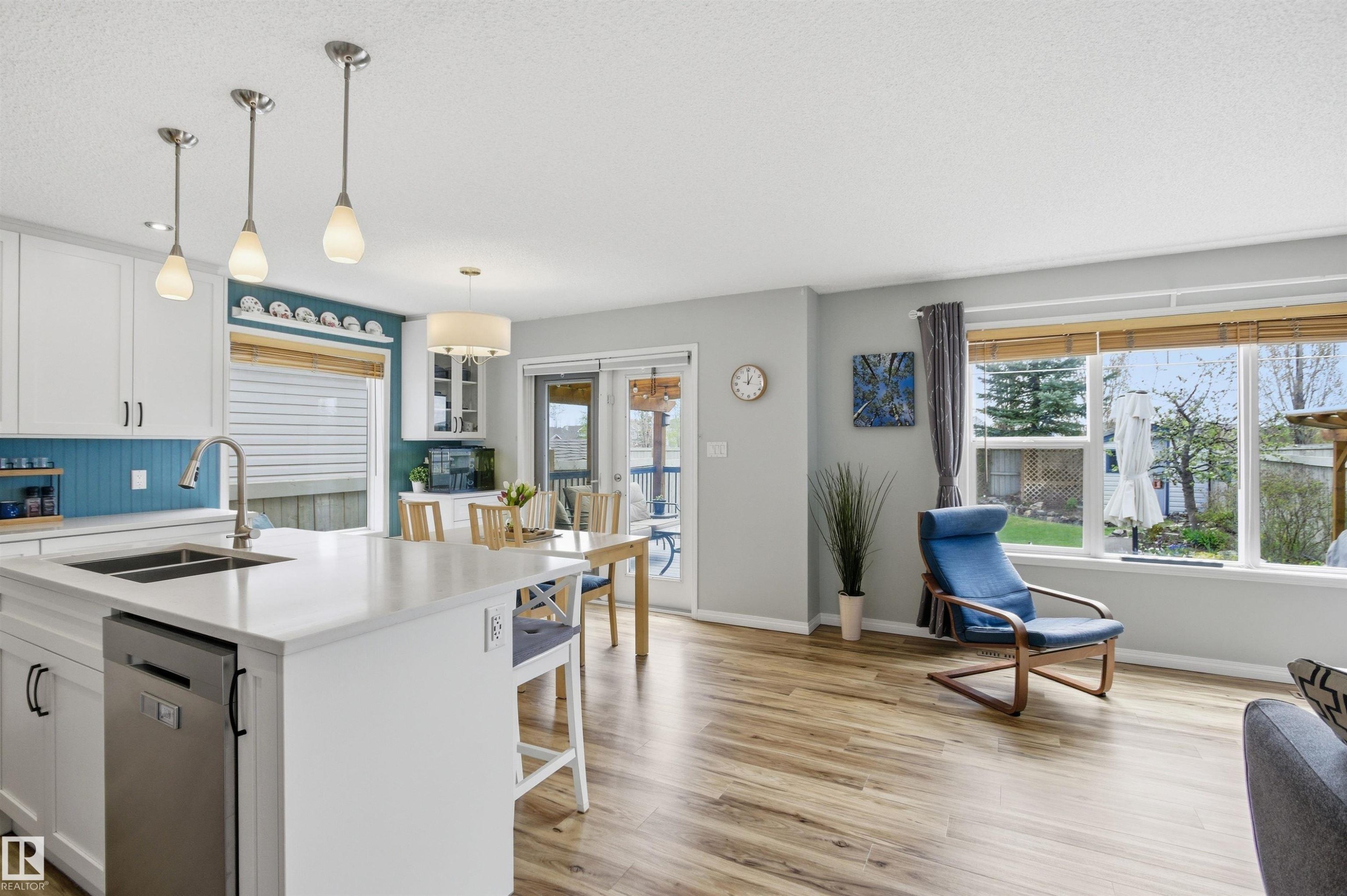 8915 8 Avenue, Edmonton, AB - Indoor Photo Showing Other Room